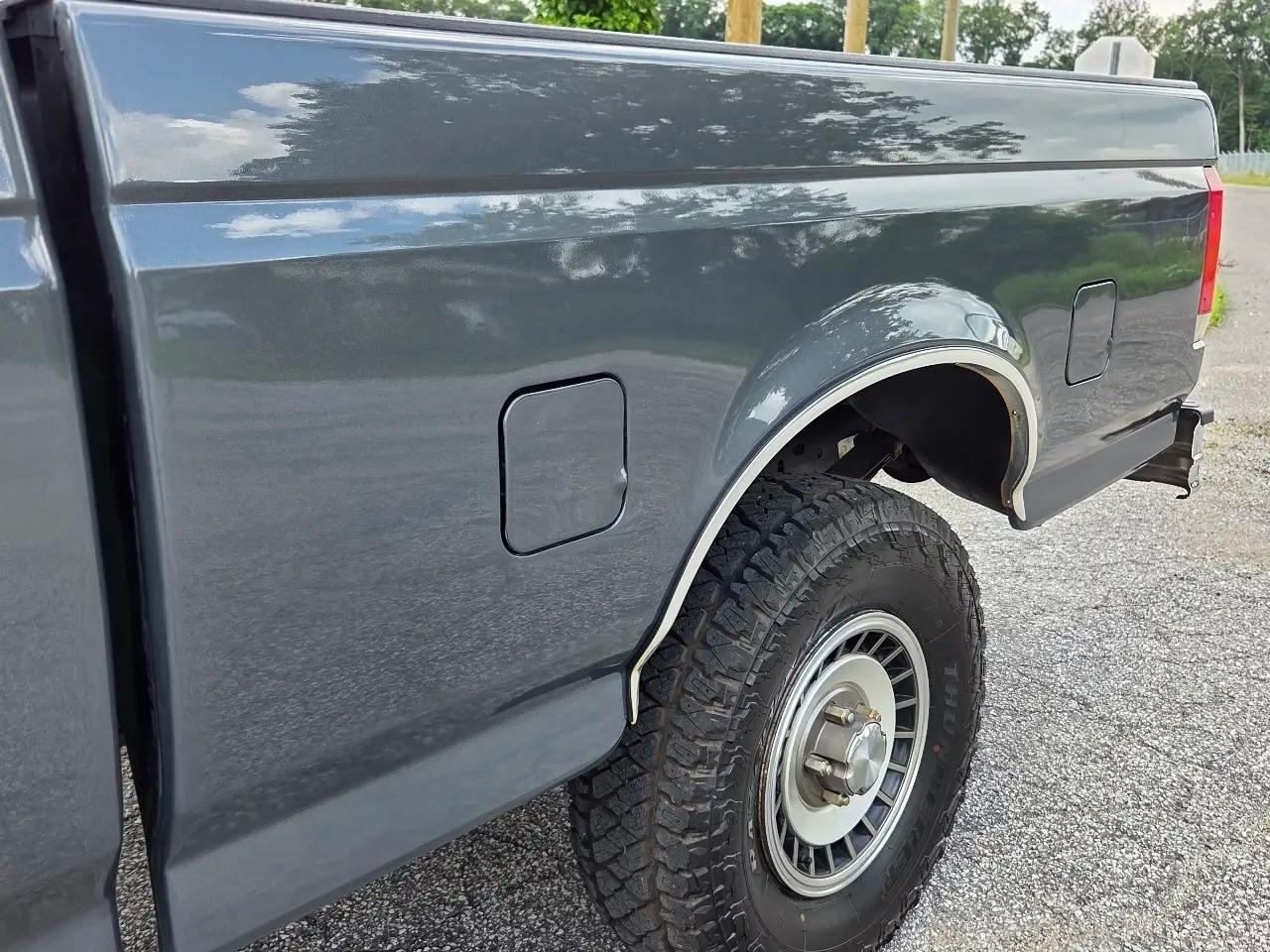 1989 Ford F-150 XLT Lariat