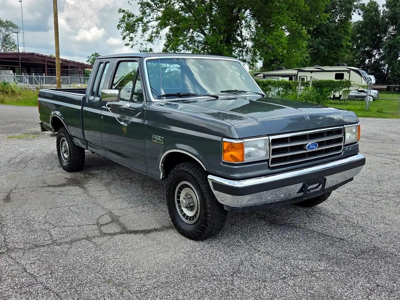 1989 Ford F-150 XLT Lariat - 4
