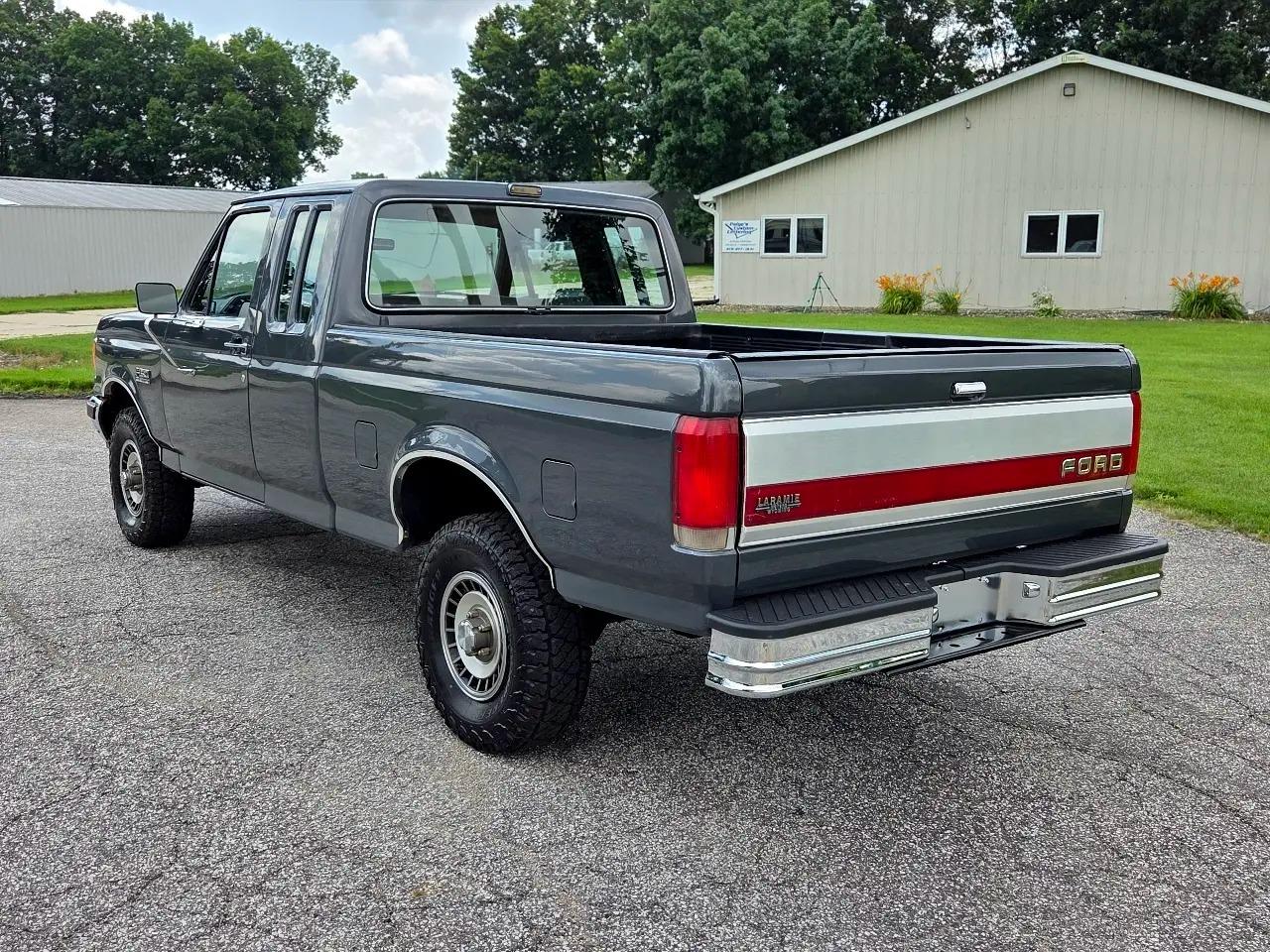 1989 Ford F-150 XLT Lariat