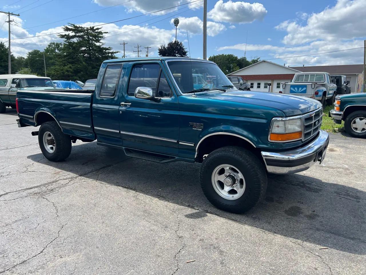 1995 Ford F-250 HD XLT - 2