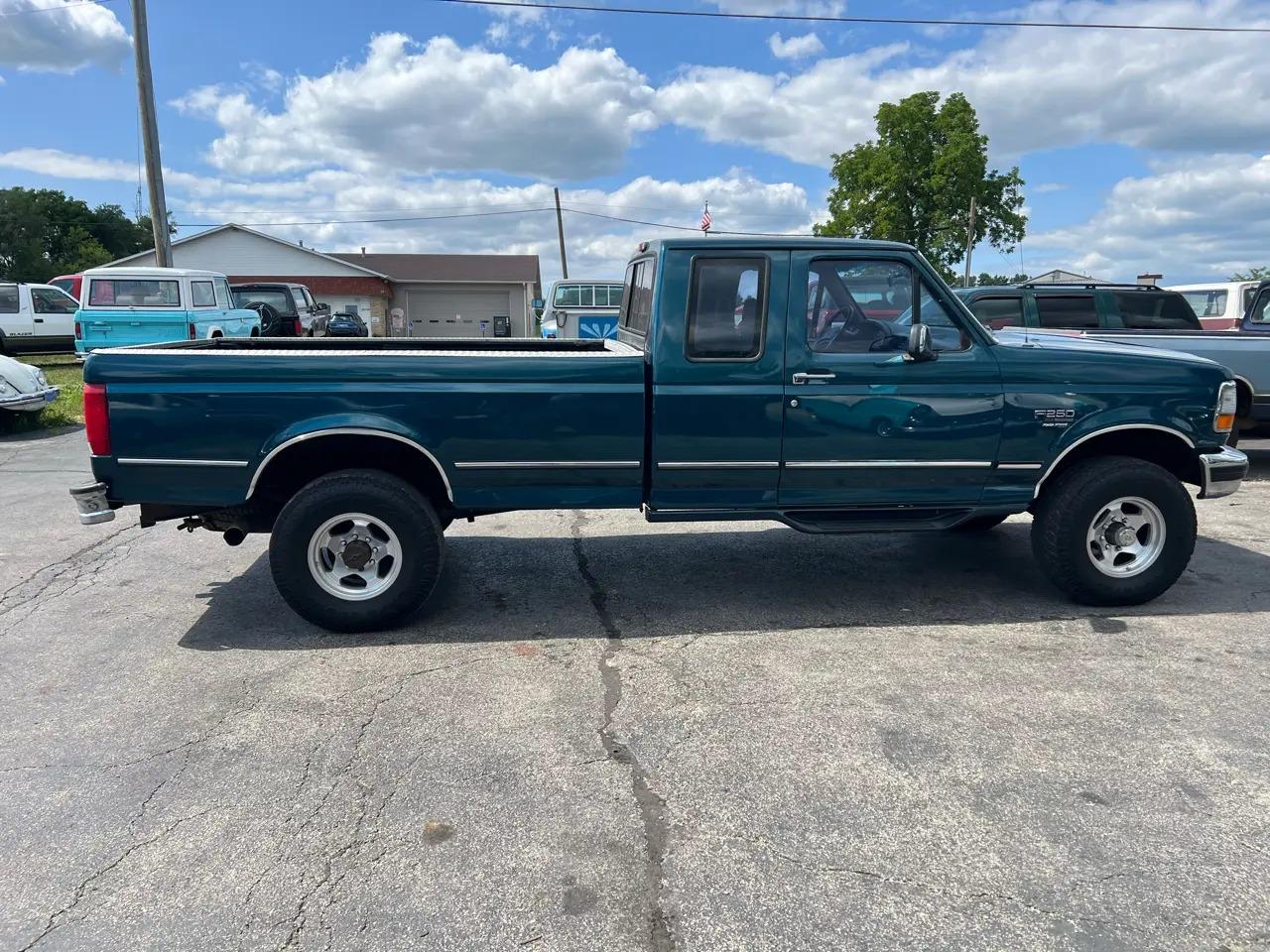 1995 Ford F-250 HD XLT - 3