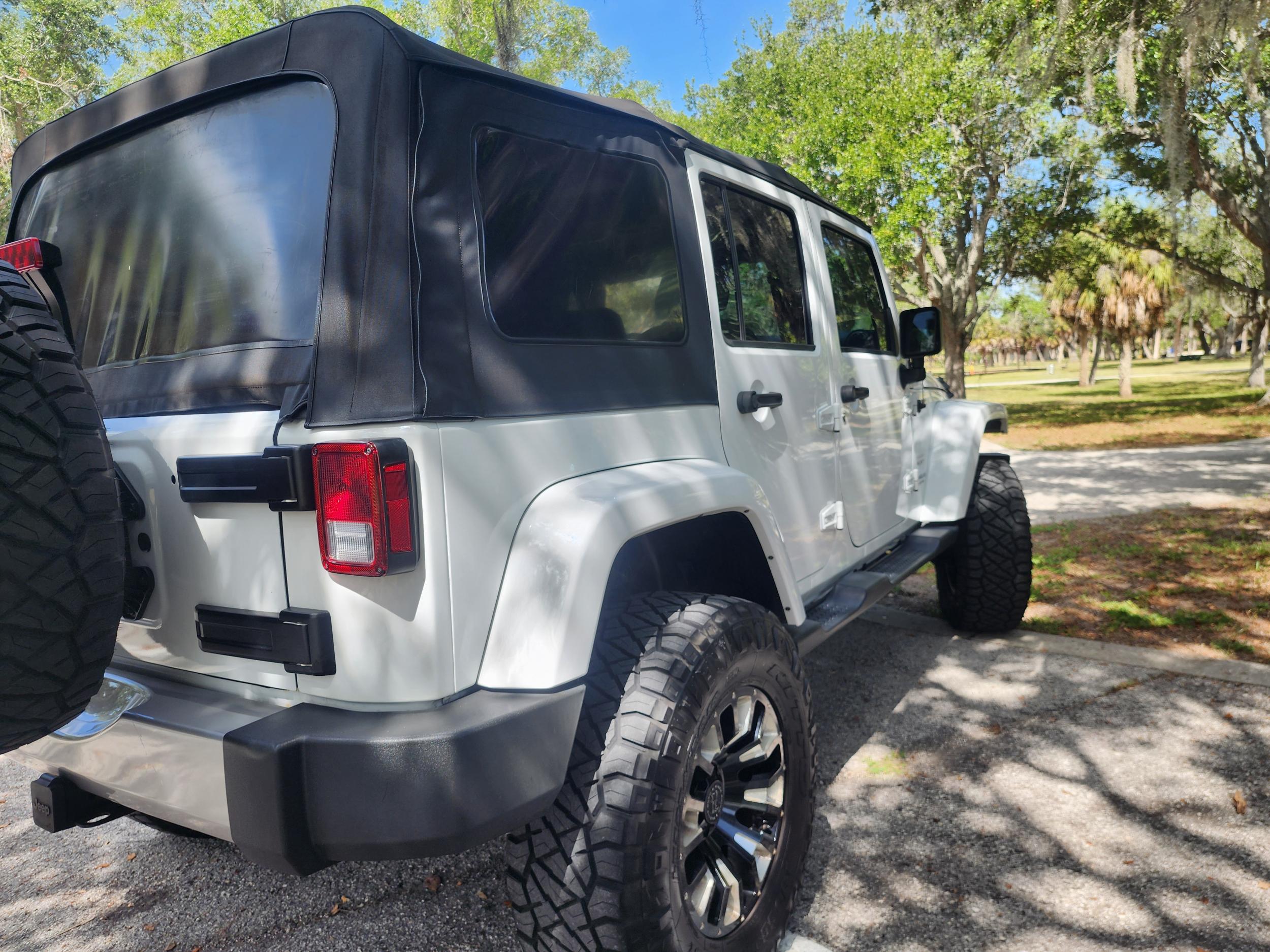 2017 Jeep Wrangler Sahara - 3