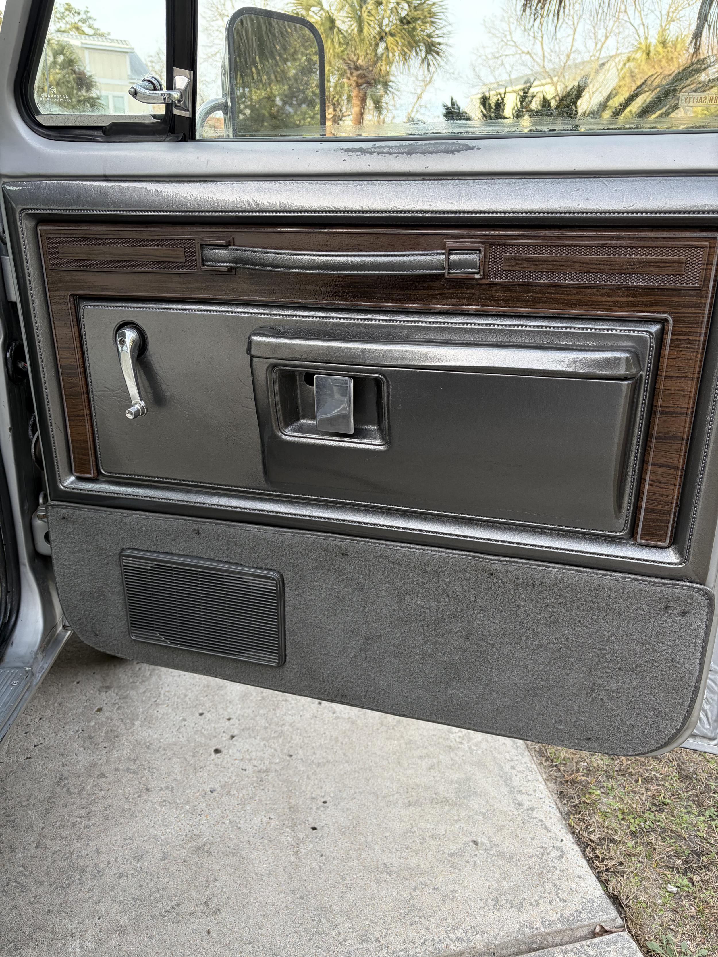 1985 Dodge D150 Royal SE Prospector
