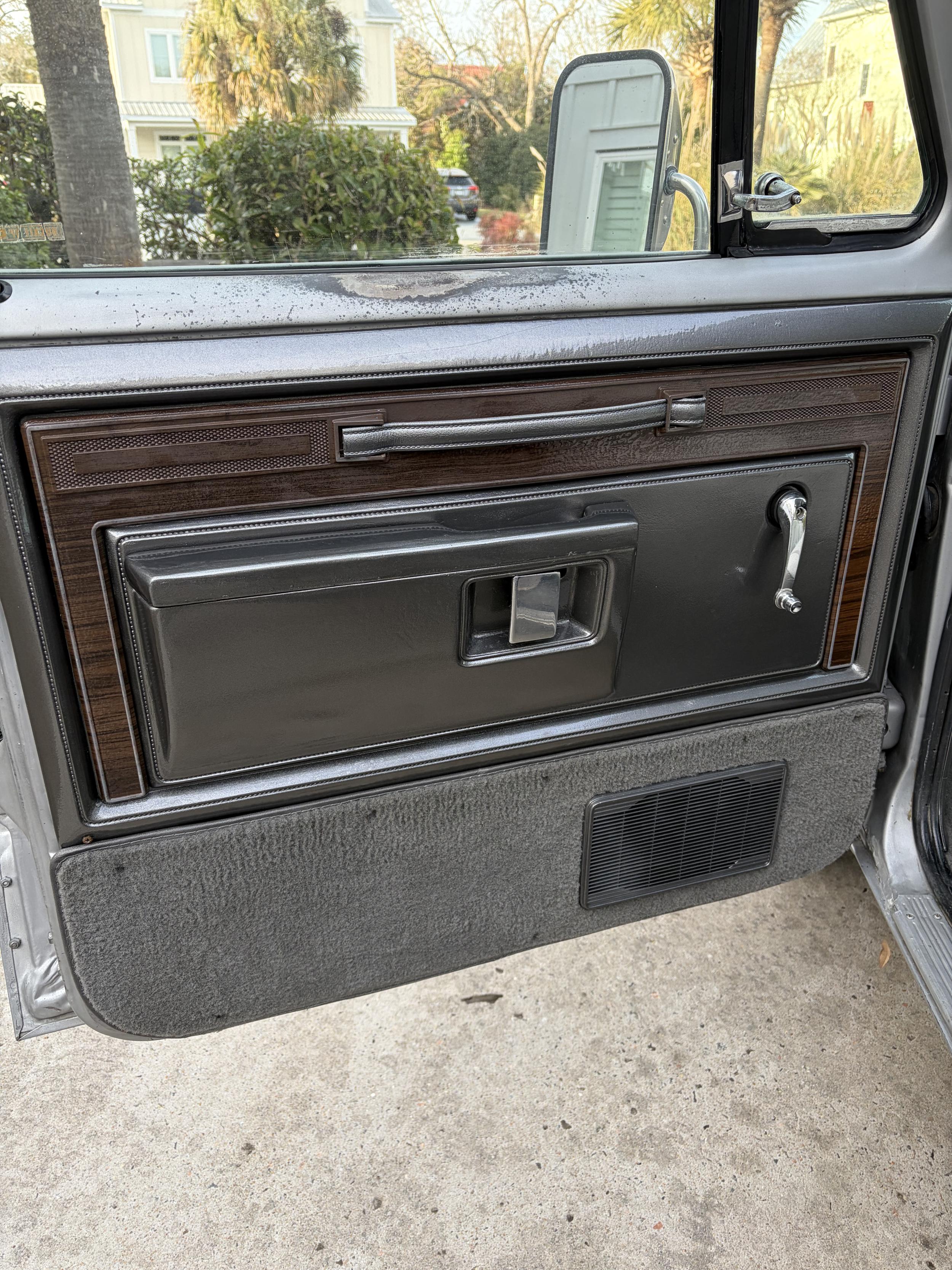 1985 Dodge D150 Royal SE Prospector