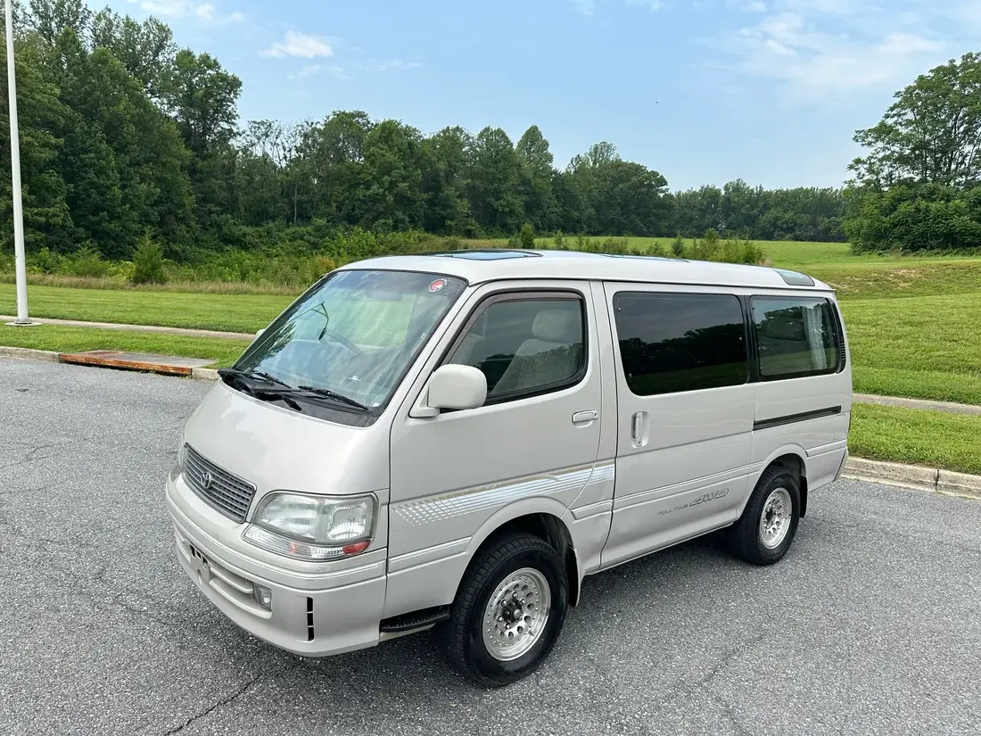  Toyota HiAce