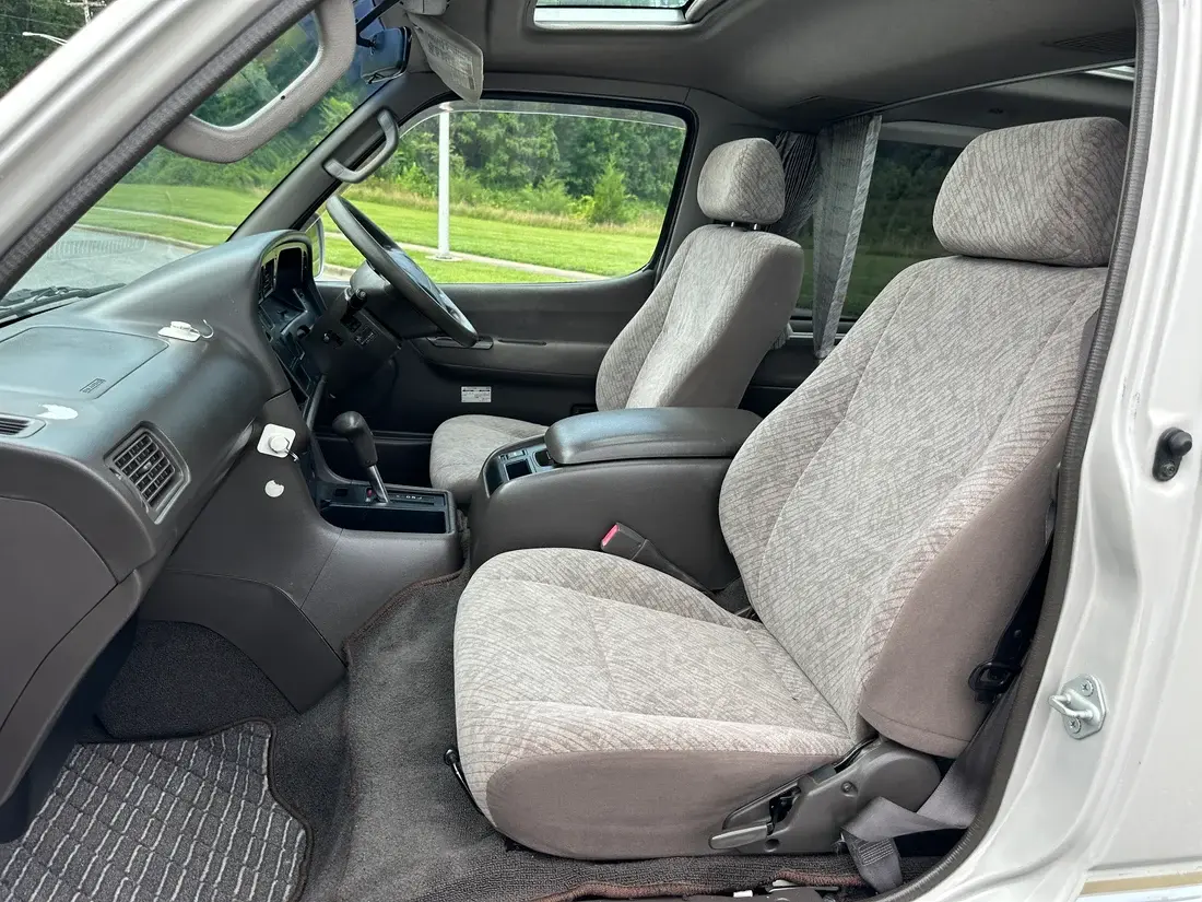 1998 Toyota HiAce Super Custom G KZH106