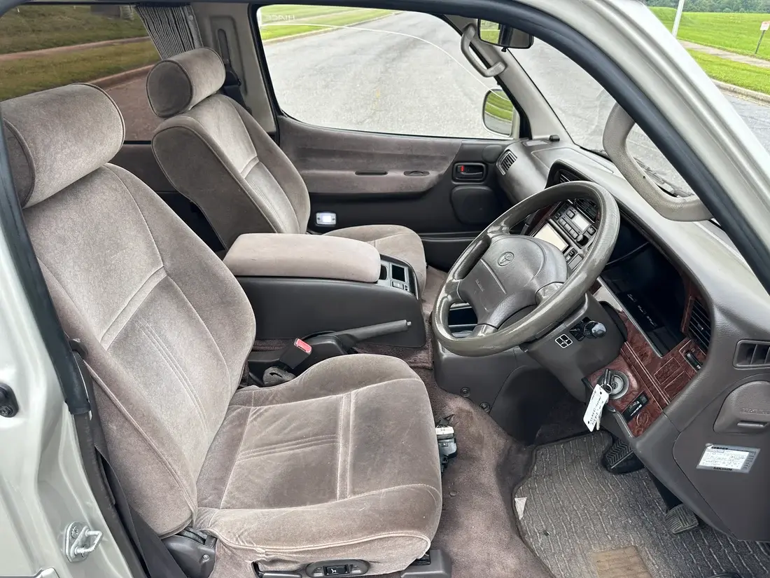 1998 Toyota HiAce Super Custom Limited - 5