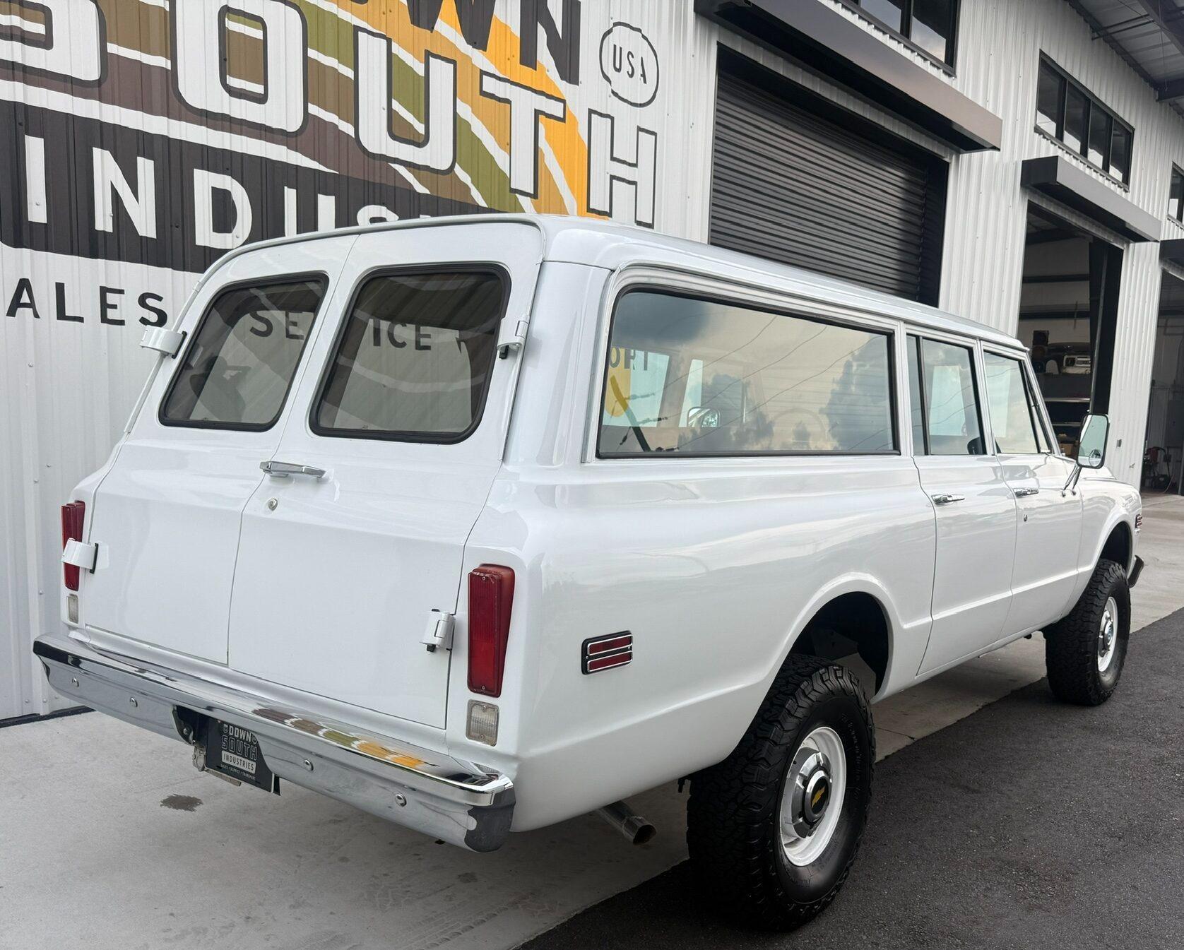 LS-Powered 1972 Chevrolet Suburban - 3