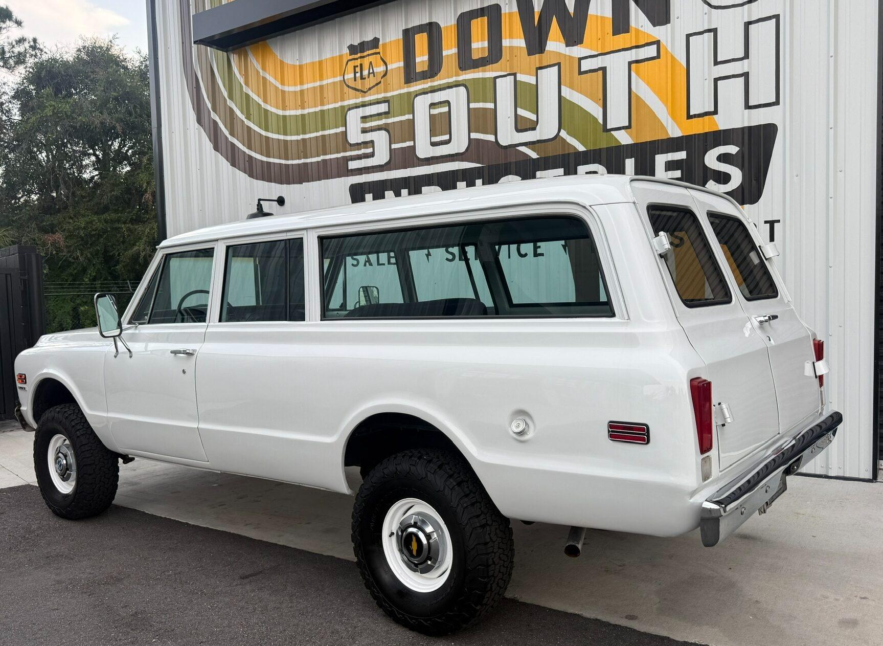 LS-Powered 1972 Chevrolet Suburban - 5