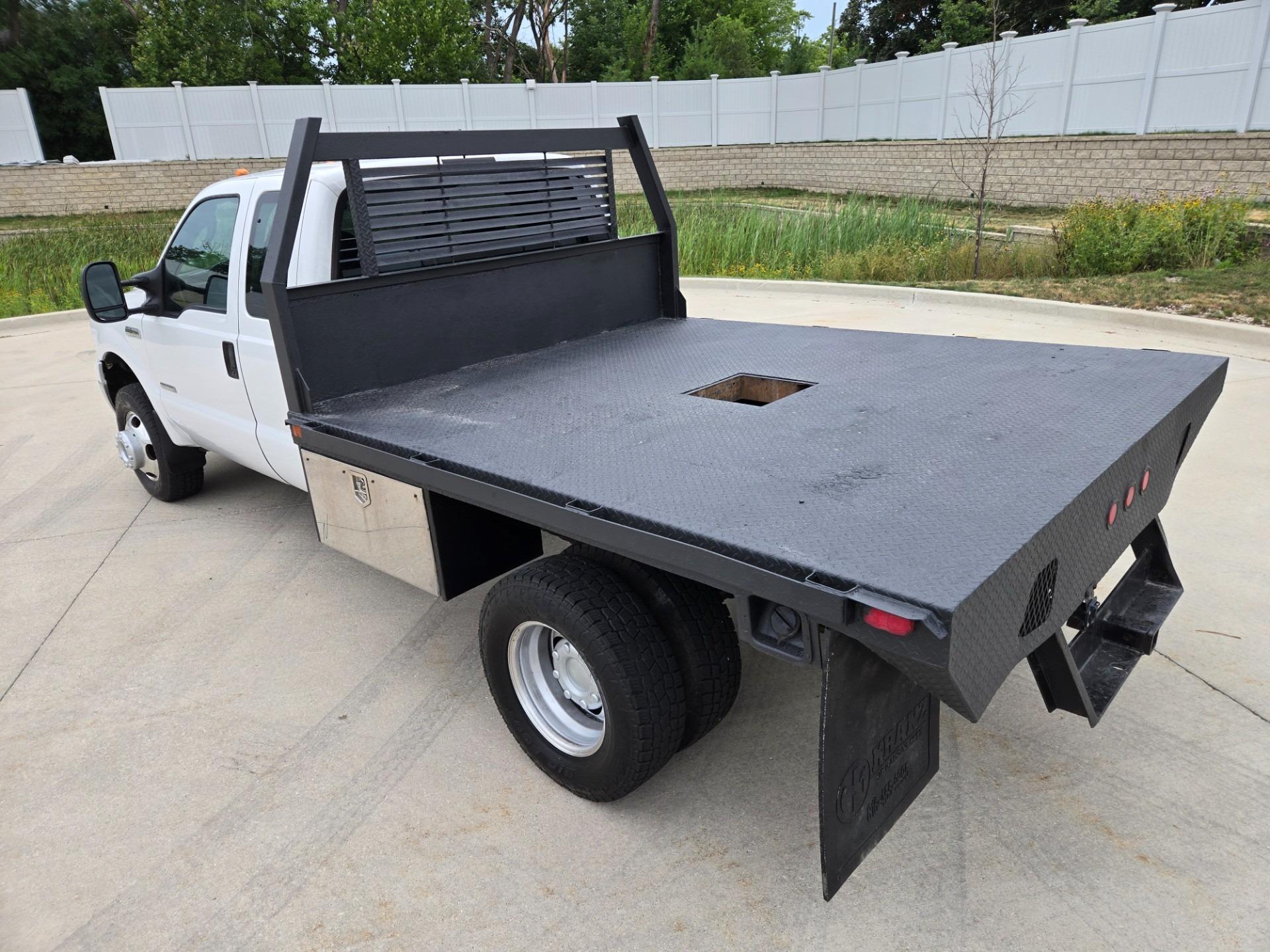 2006 Ford F-350 XLT Work Truck - 3