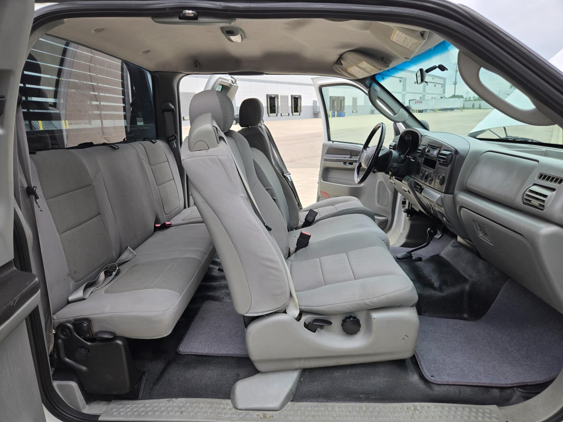 2006 Ford F-350 XLT Work Truck - 5