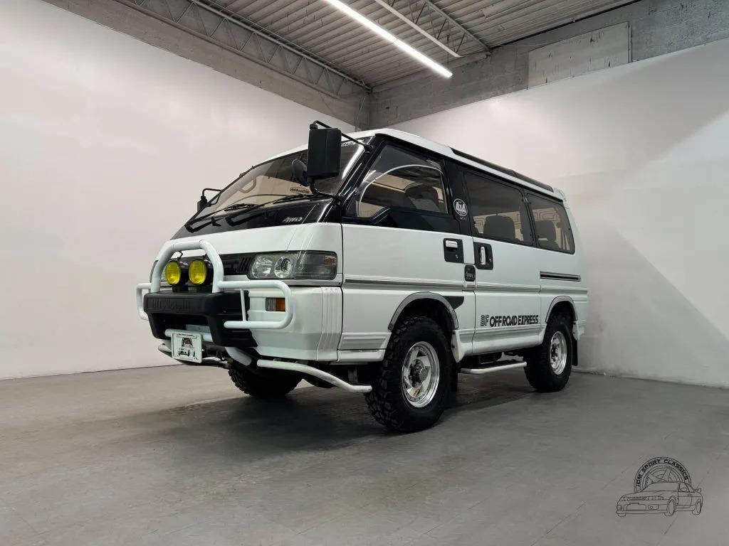  Mitsubishi Delica