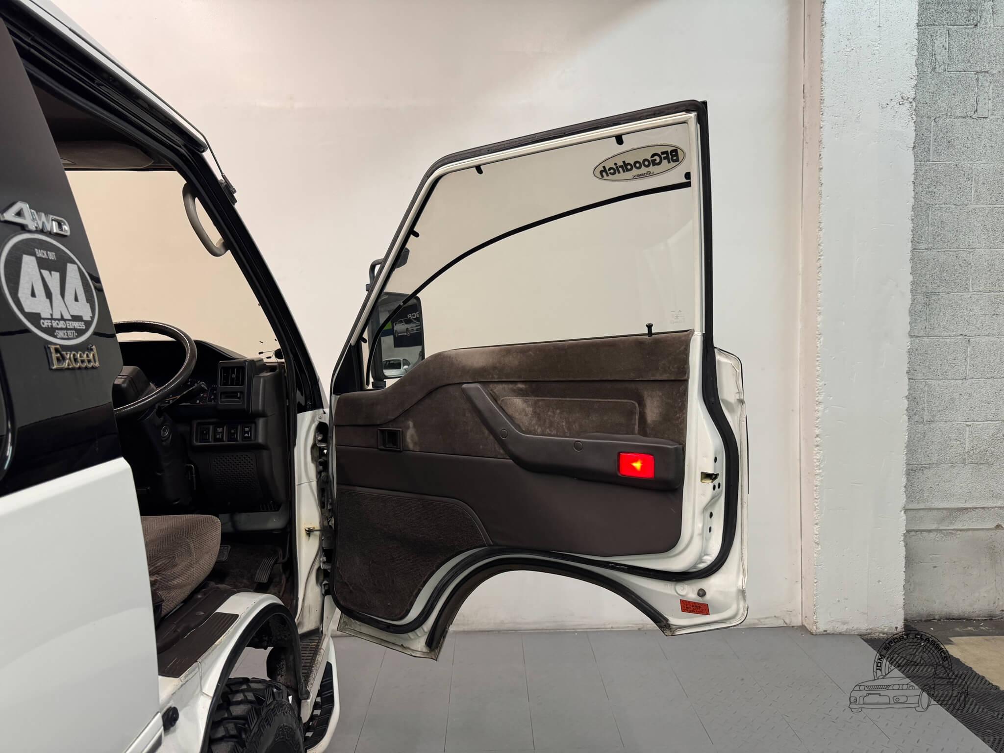 1991 Mitsubishi Delica Starwagon Exceed