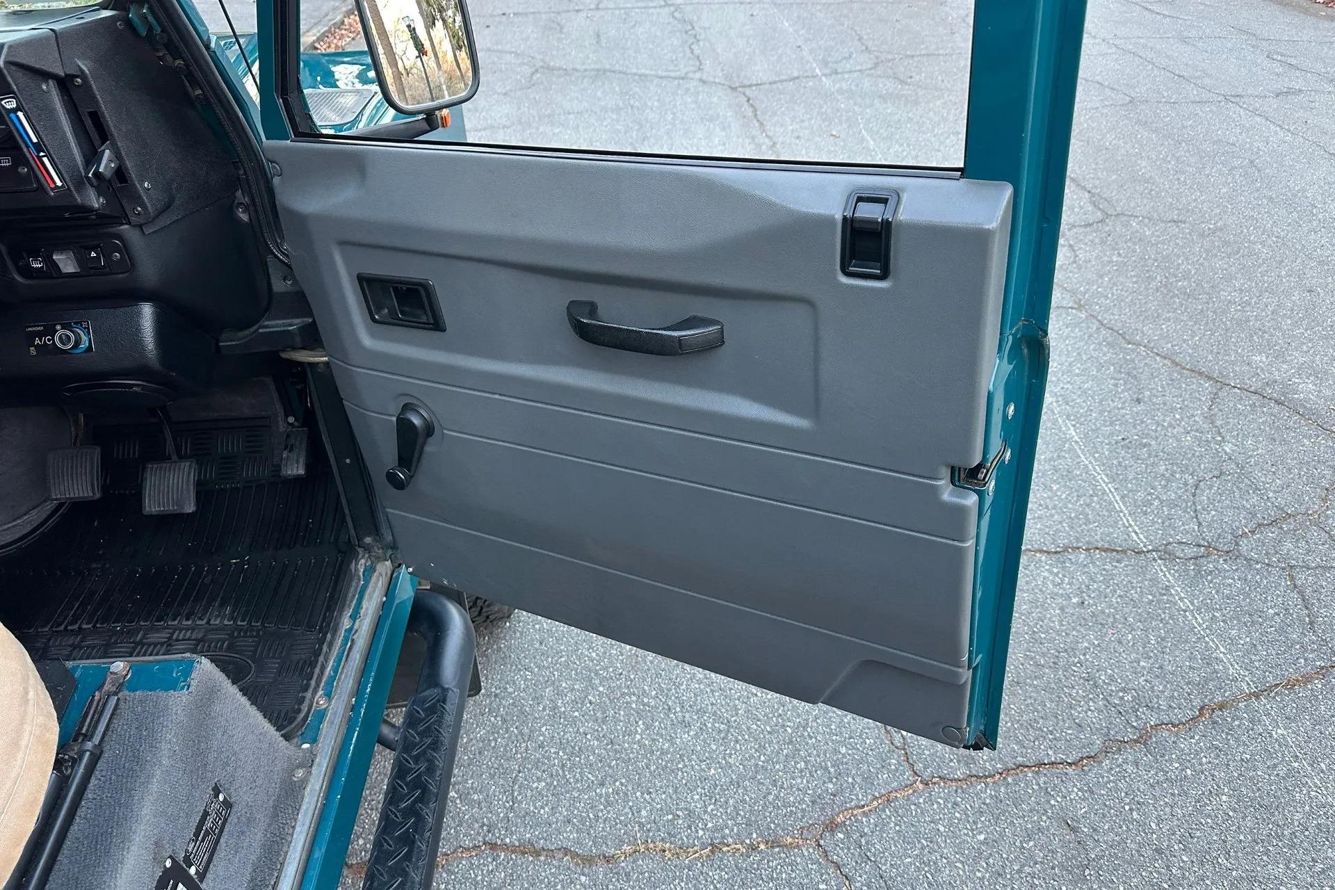 1997 Land Rover Defender 90 2.8i