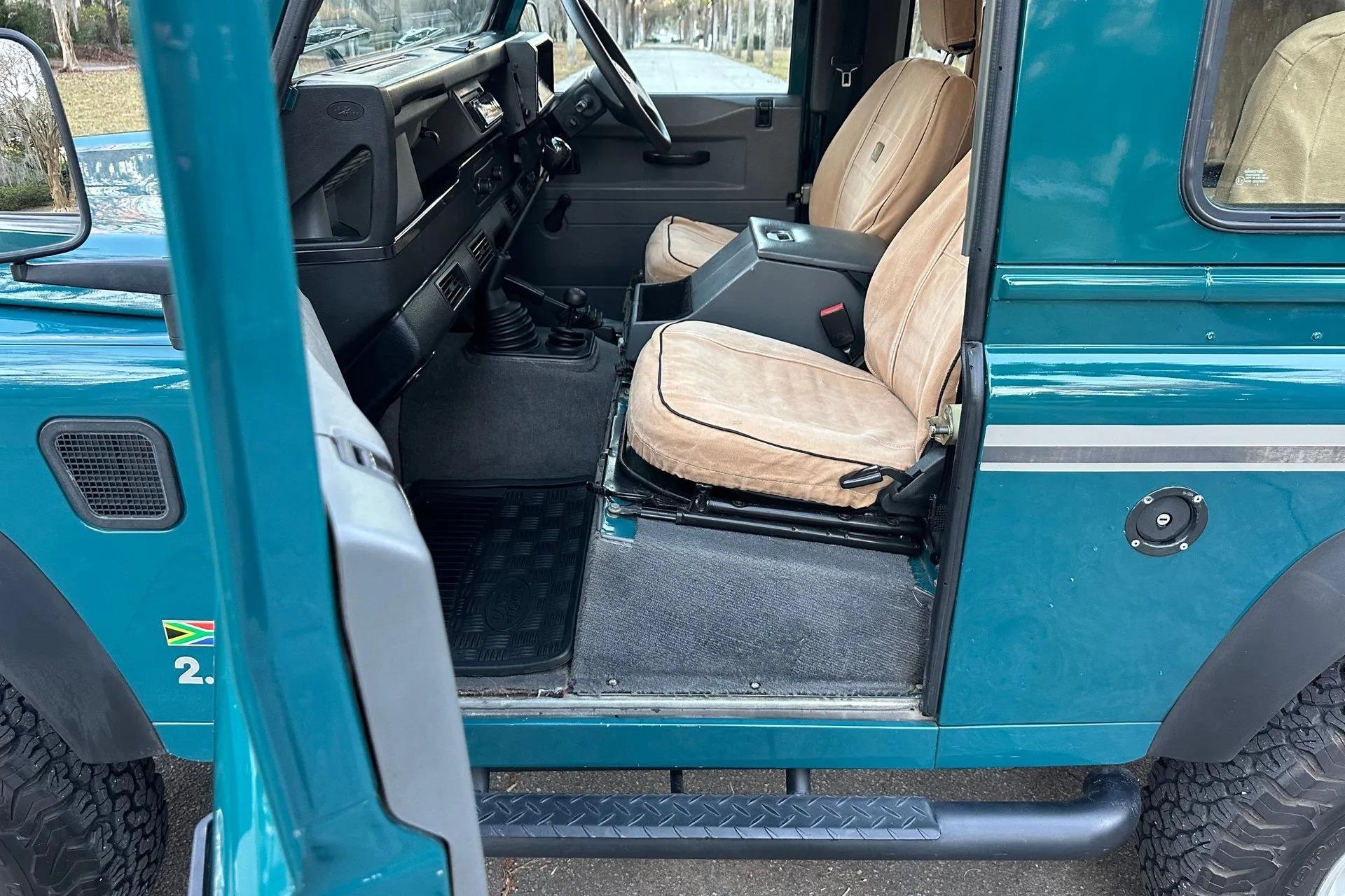 1997 Land Rover Defender 90 2.8i