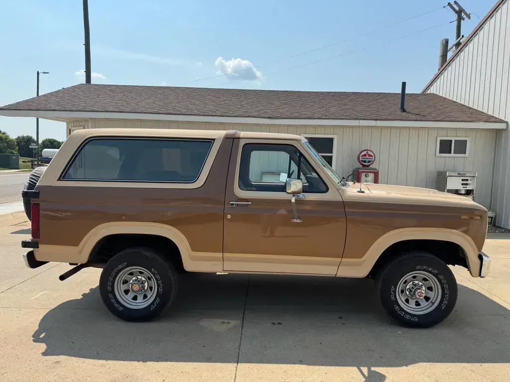 1985 Ford Bronco - 2