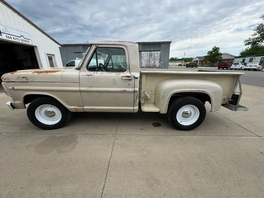 1967 Ford F-100 - 2