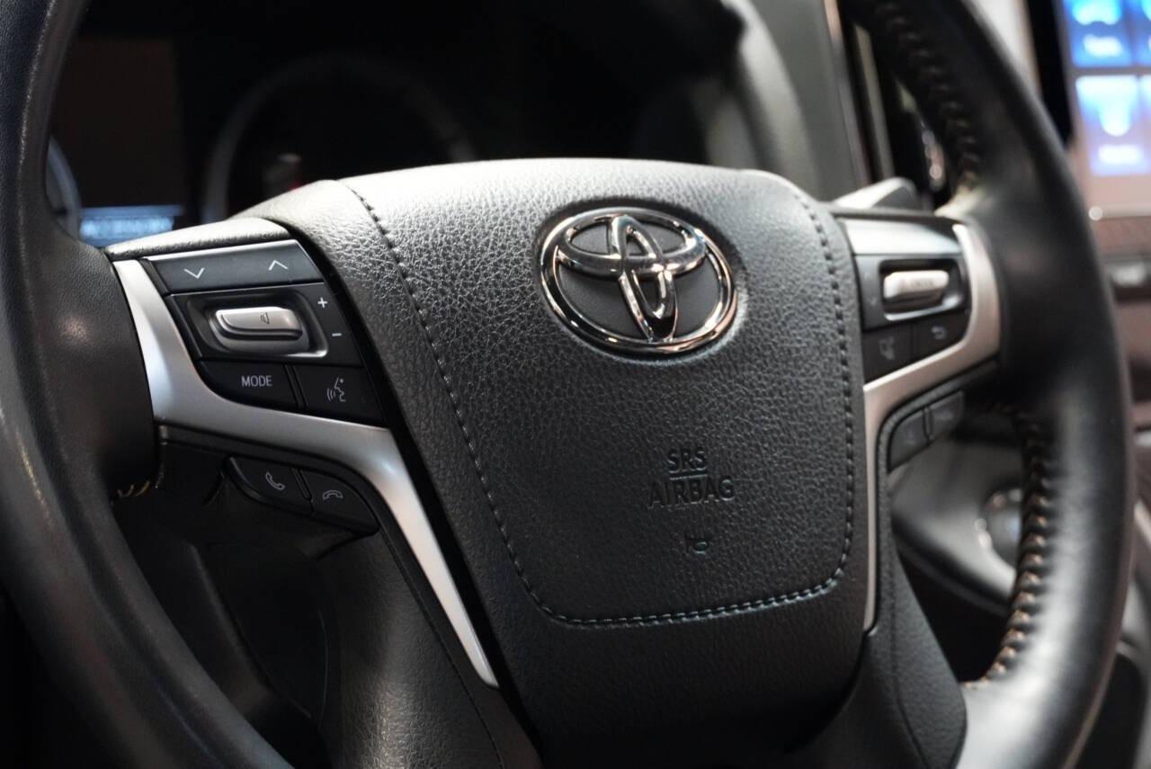 2020 Toyota Land Cruiser Heritage Edition