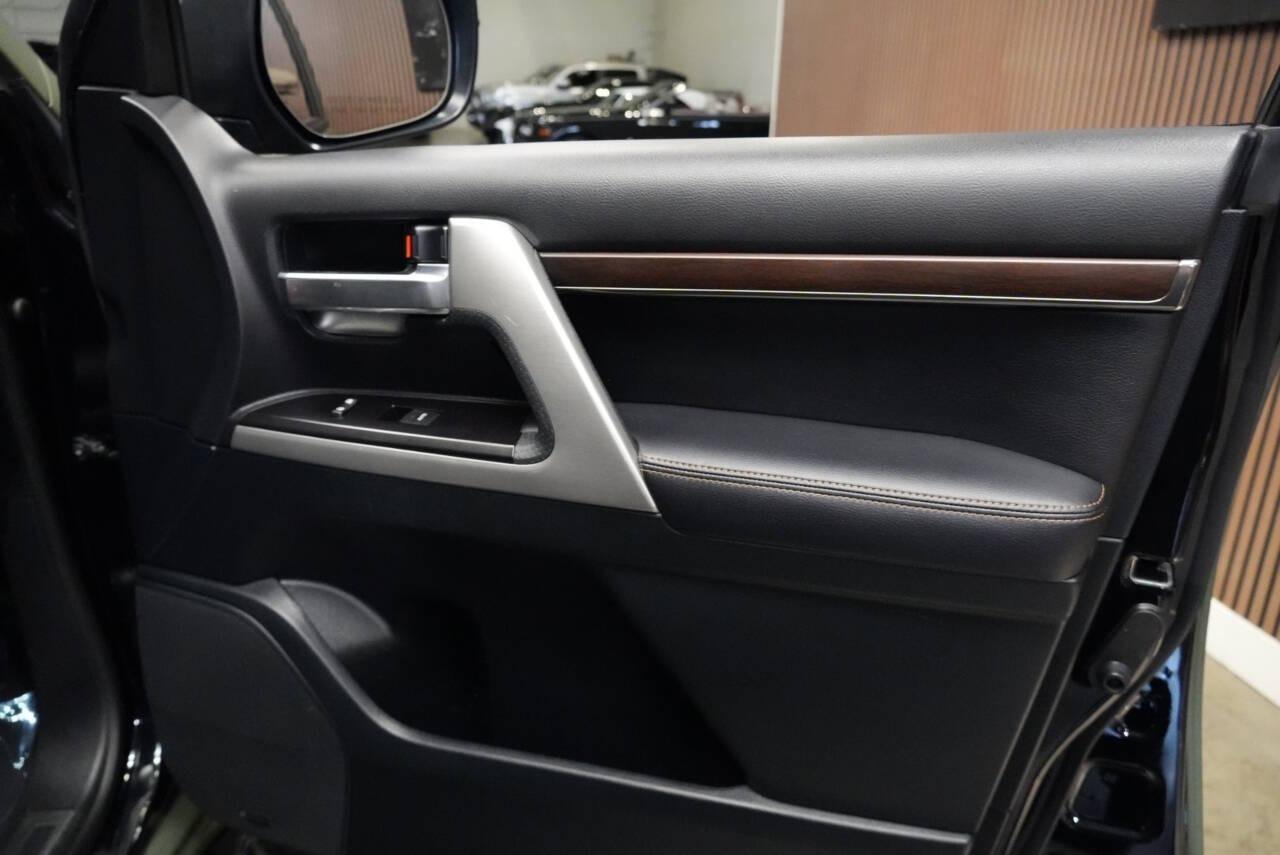 2020 Toyota Land Cruiser Heritage Edition