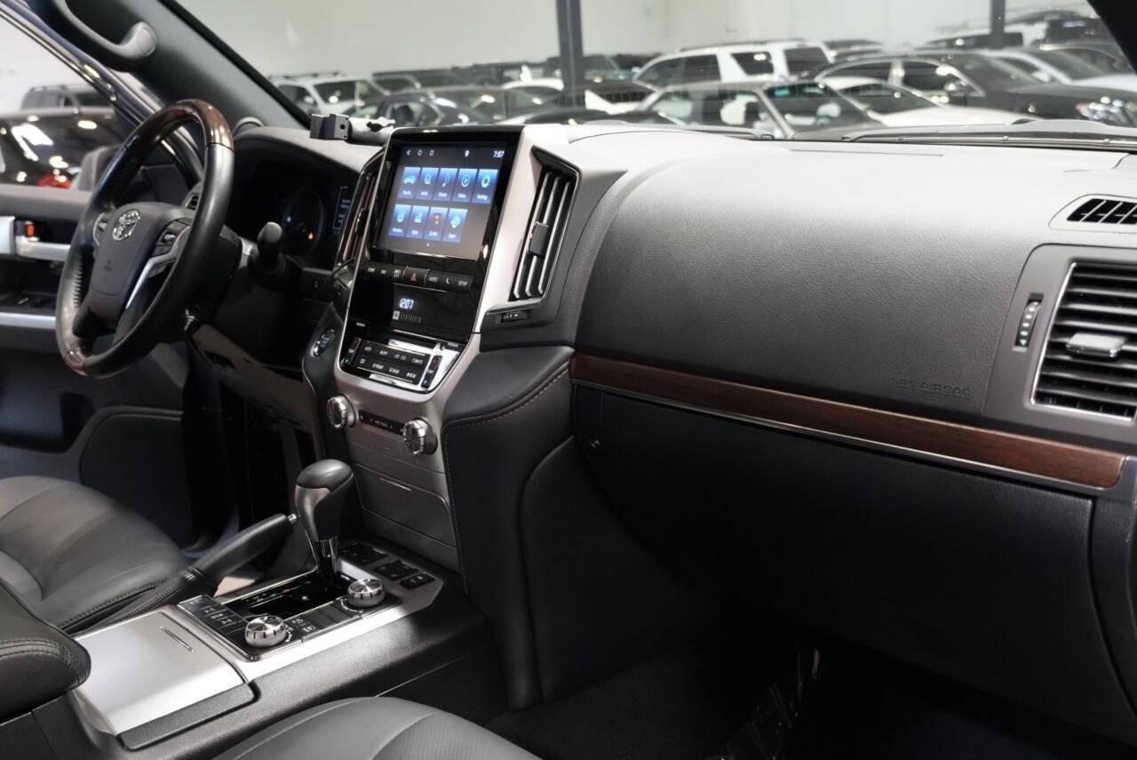2020 Toyota Land Cruiser Heritage Edition