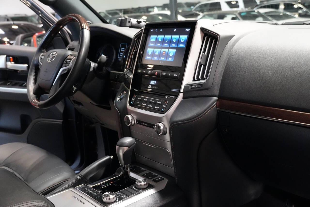 2020 Toyota Land Cruiser Heritage Edition