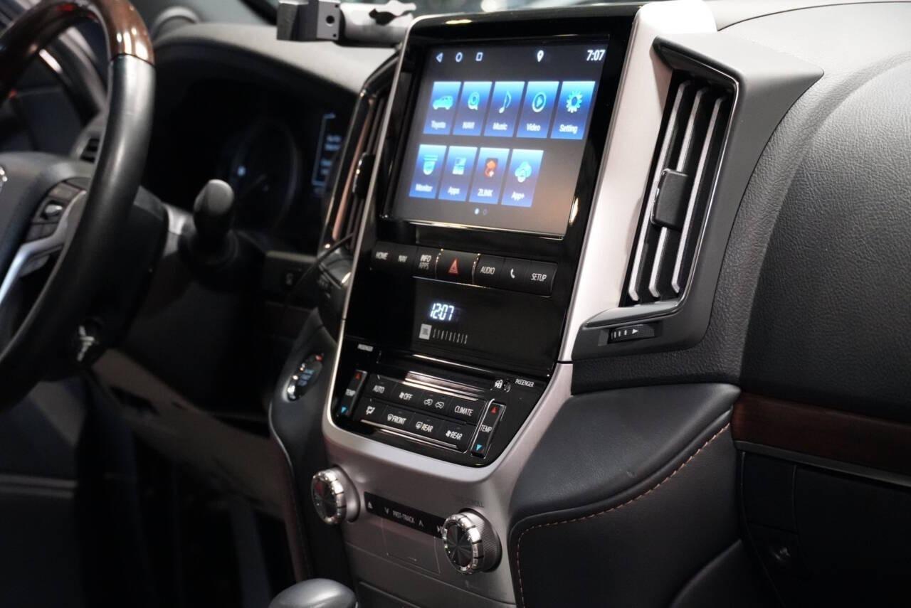 2020 Toyota Land Cruiser Heritage Edition