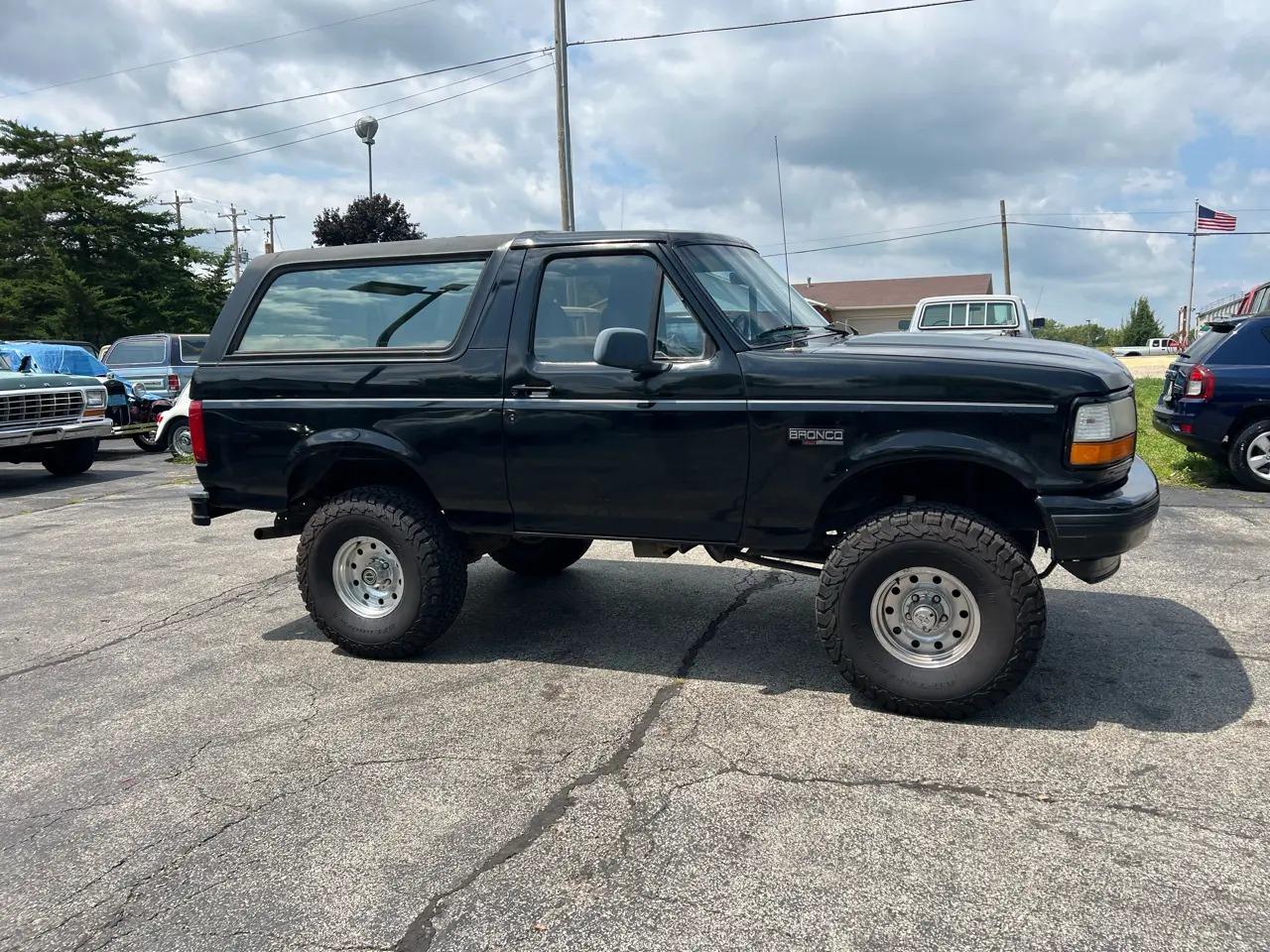 1995 Ford Bronco XLT - 3