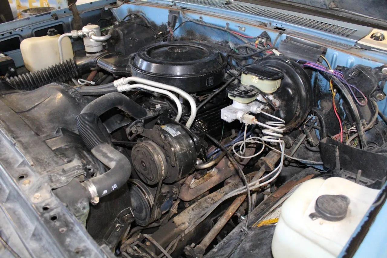 1987 Chevrolet Suburban V10 Trail Master