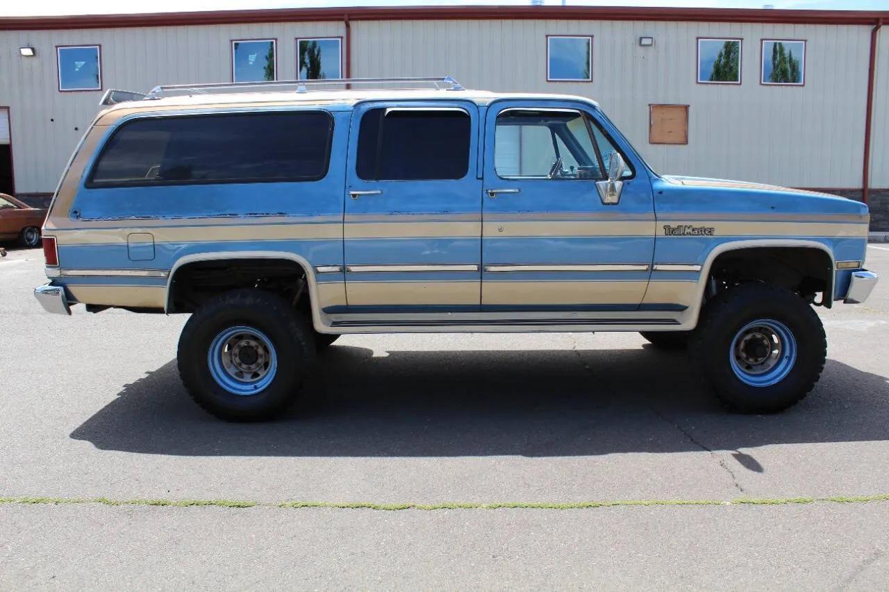1987 Chevrolet Suburban V10 Trail Master