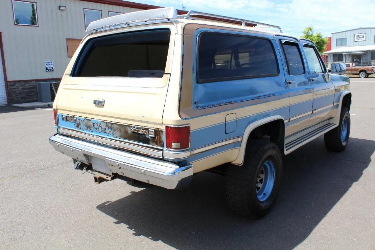 1987 Chevrolet Suburban V10 Trail Master