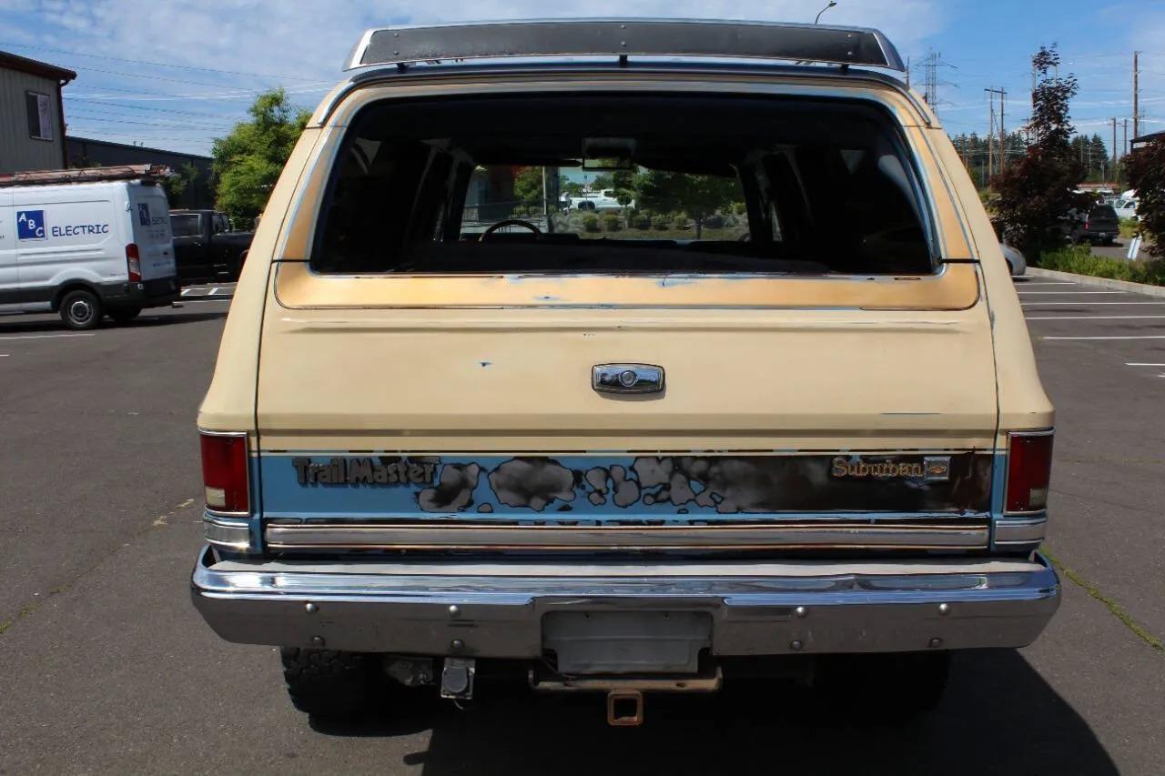 1987 Chevrolet Suburban V10 Trail Master