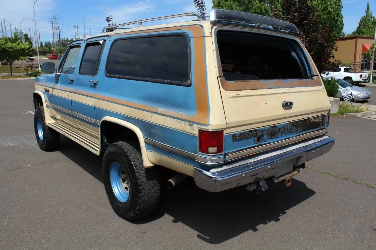 1987 Chevrolet Suburban V10 Trail Master