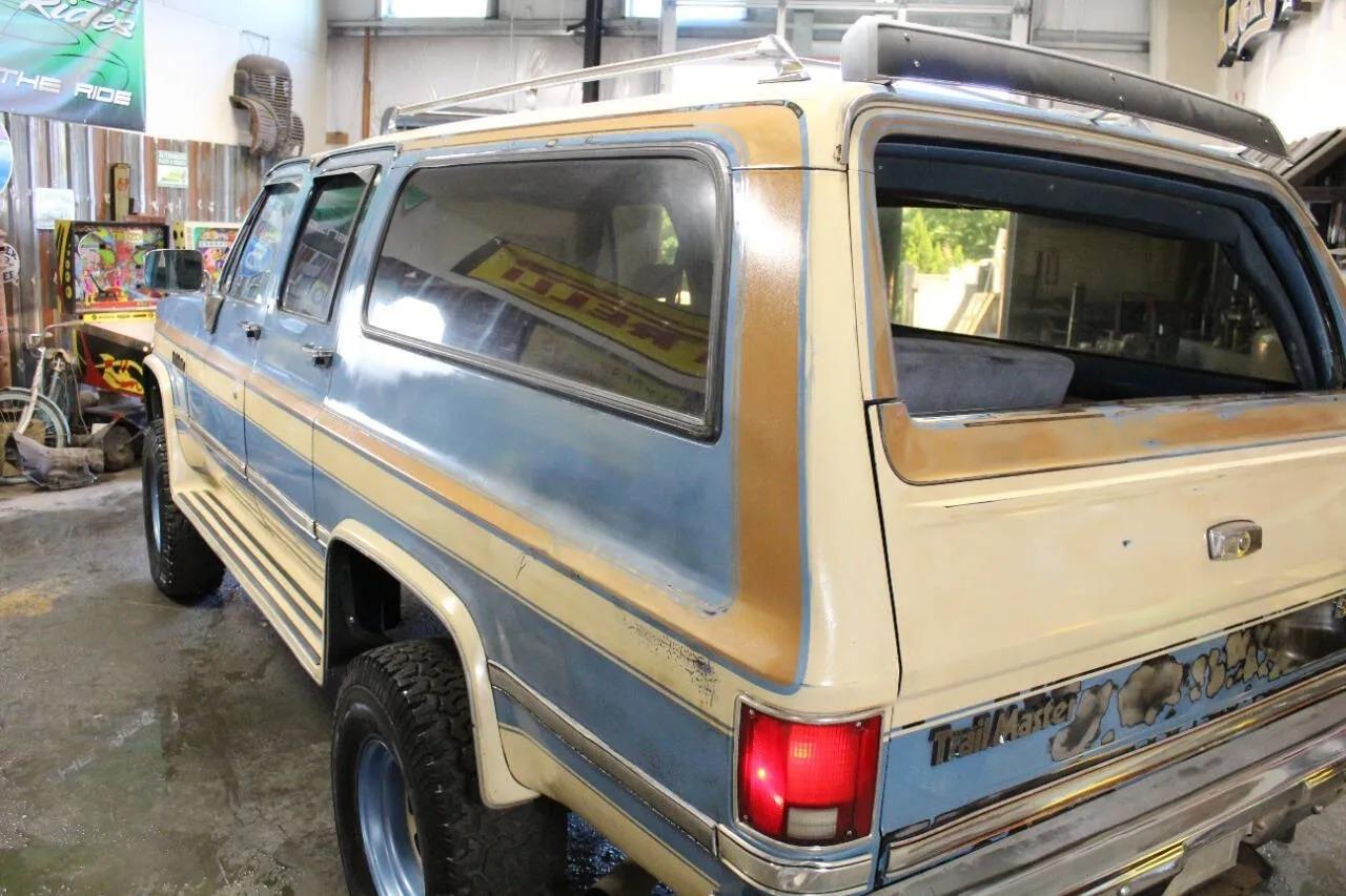 1987 Chevrolet Suburban V10 Trail Master