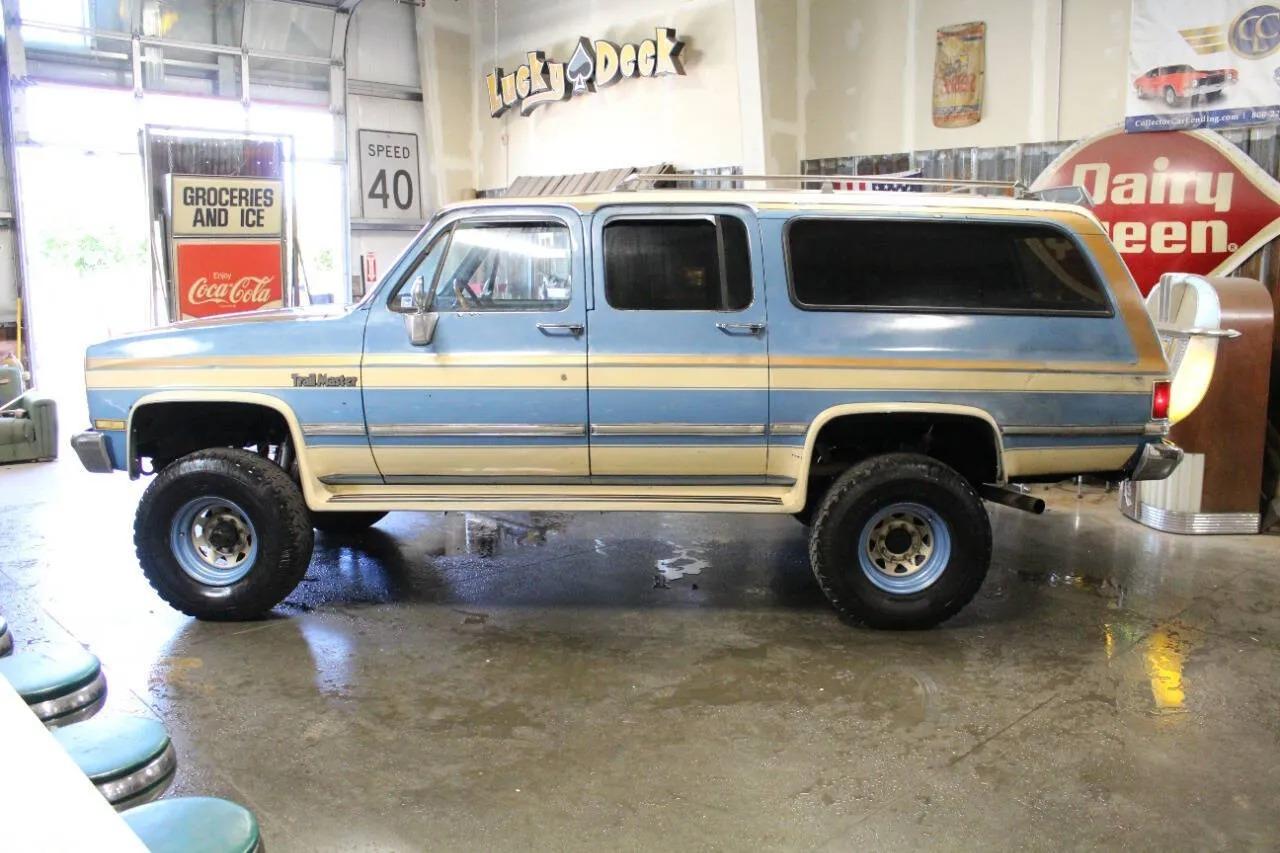 1987 Chevrolet Suburban V10 Trail Master