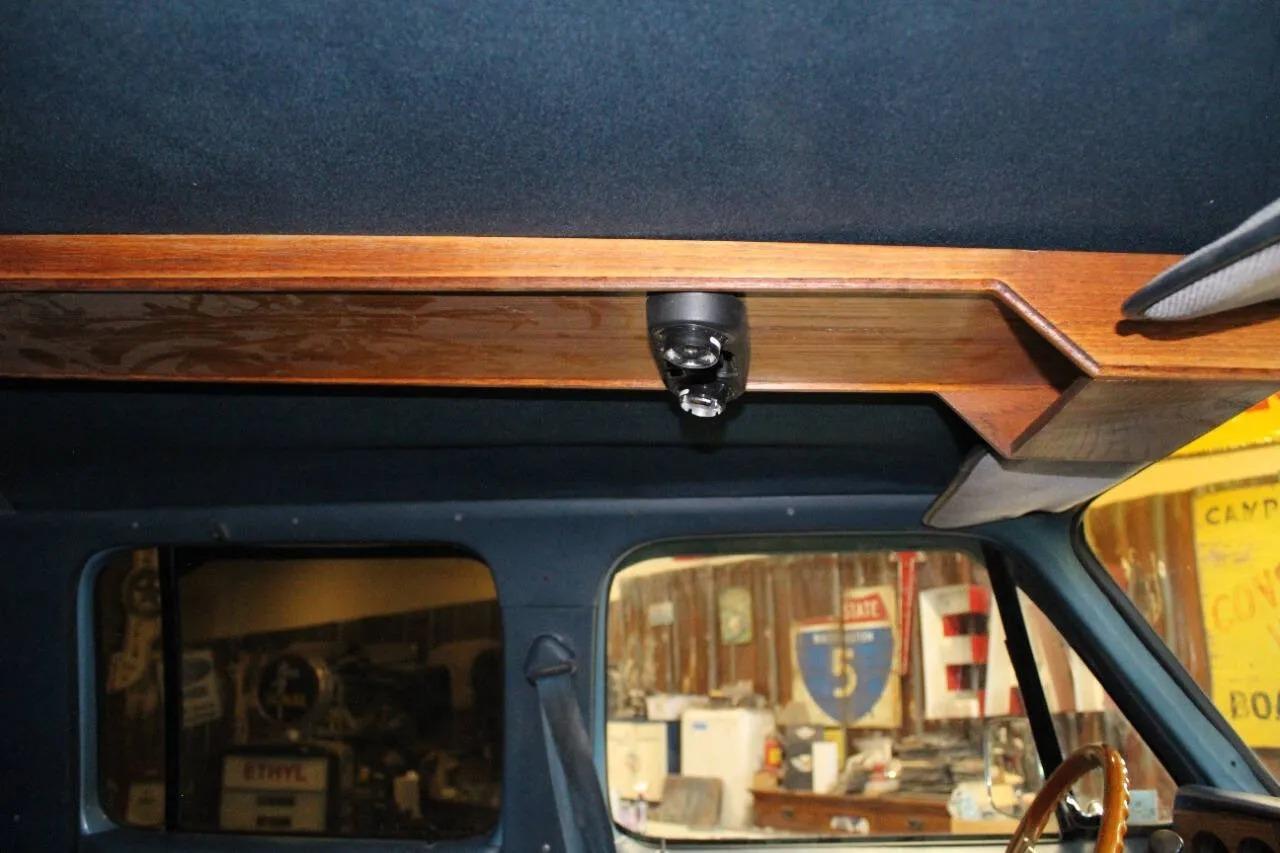 1987 Chevrolet Suburban V10 Trail Master