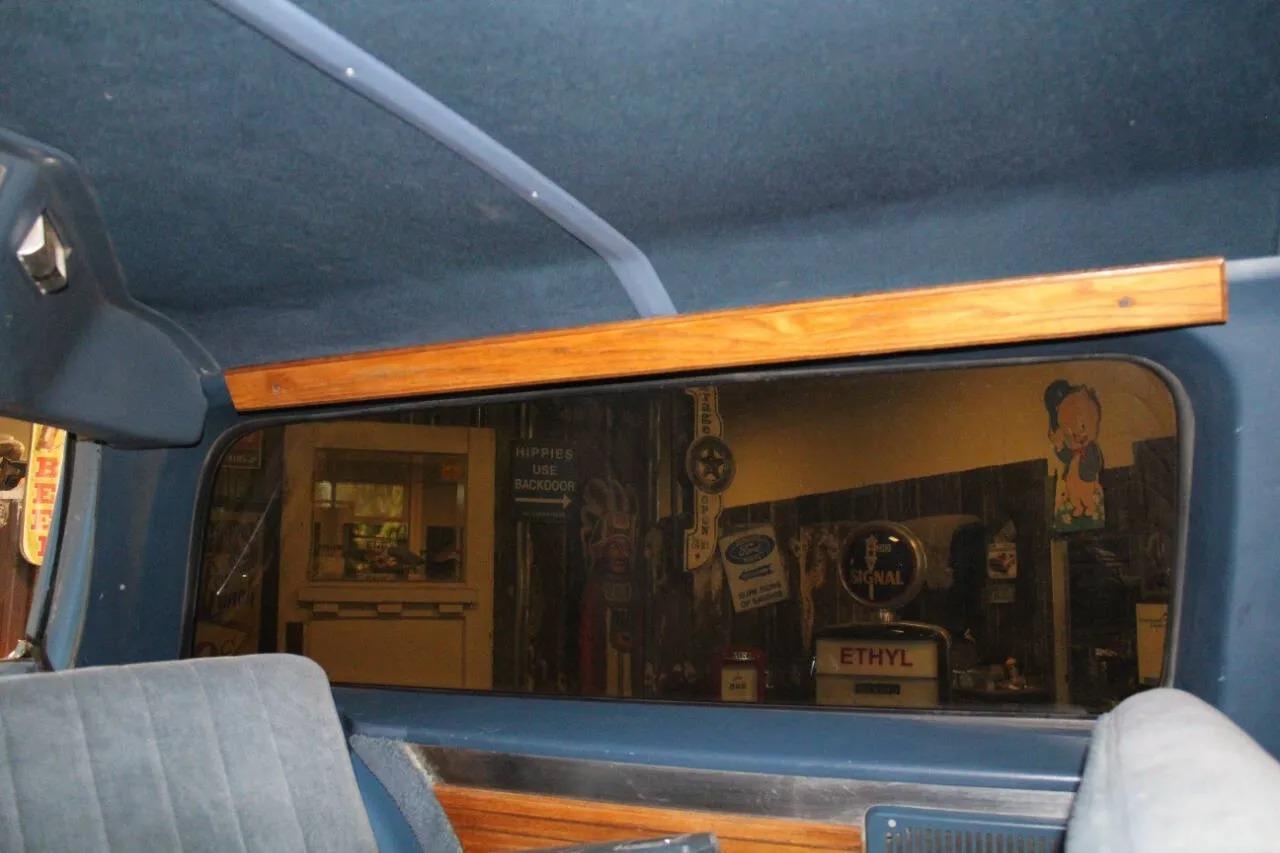 1987 Chevrolet Suburban V10 Trail Master