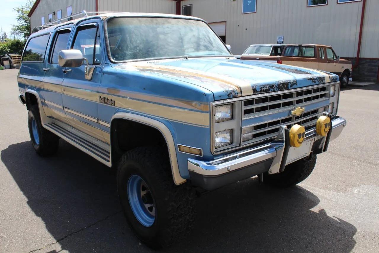 1987 Chevrolet Suburban V10 Trail Master - 5