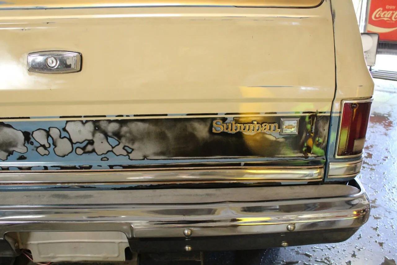 1987 Chevrolet Suburban V10 Trail Master