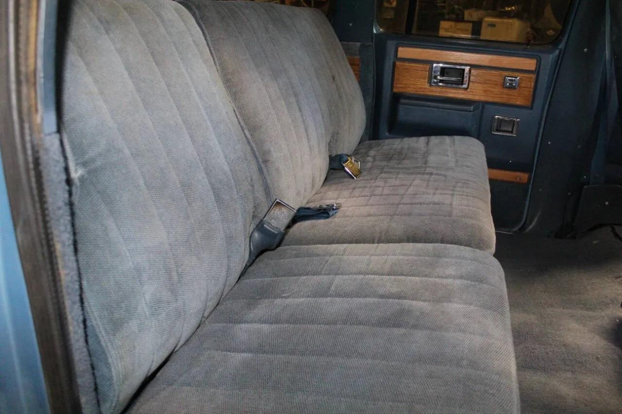 1987 Chevrolet Suburban V10 Trail Master