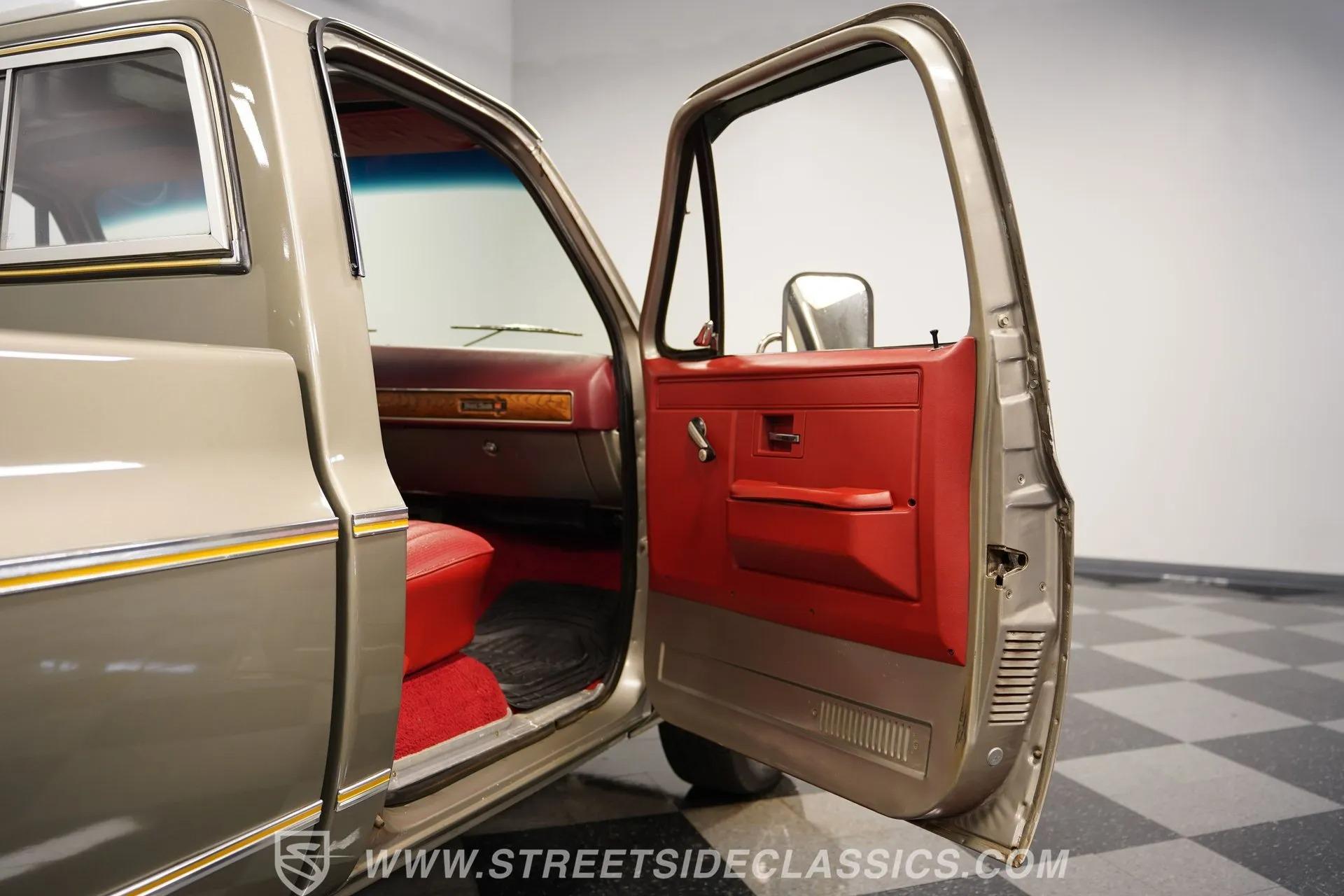1977 GMC C1500 Royal Sierra