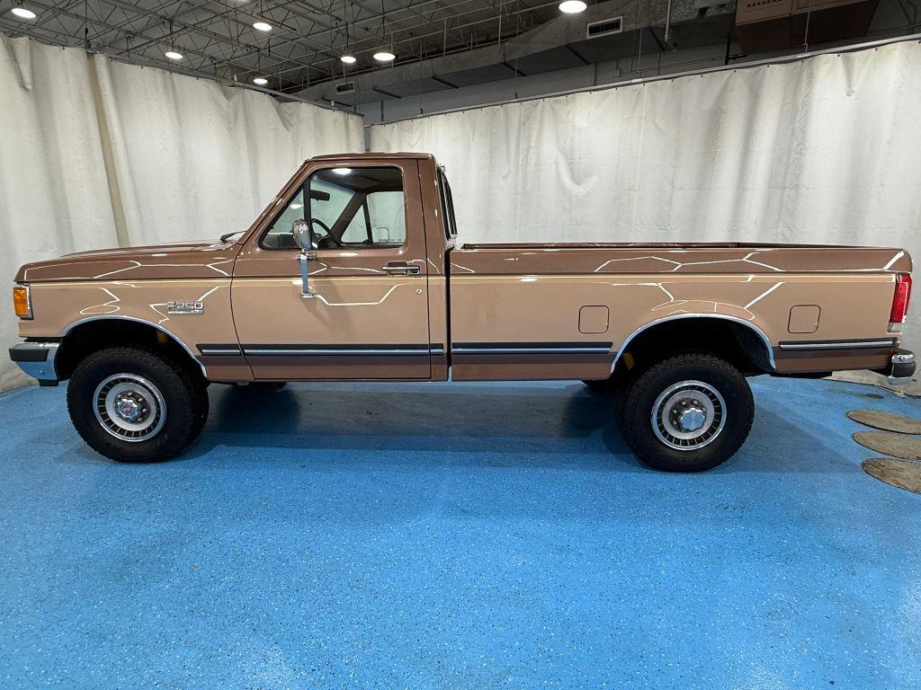 1989 Ford F-250 XLT Lariat - 2