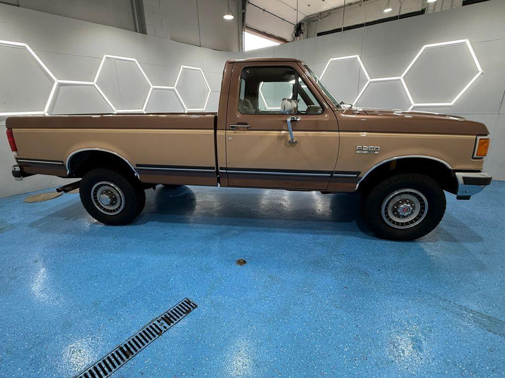 1989 Ford F-250 XLT Lariat
