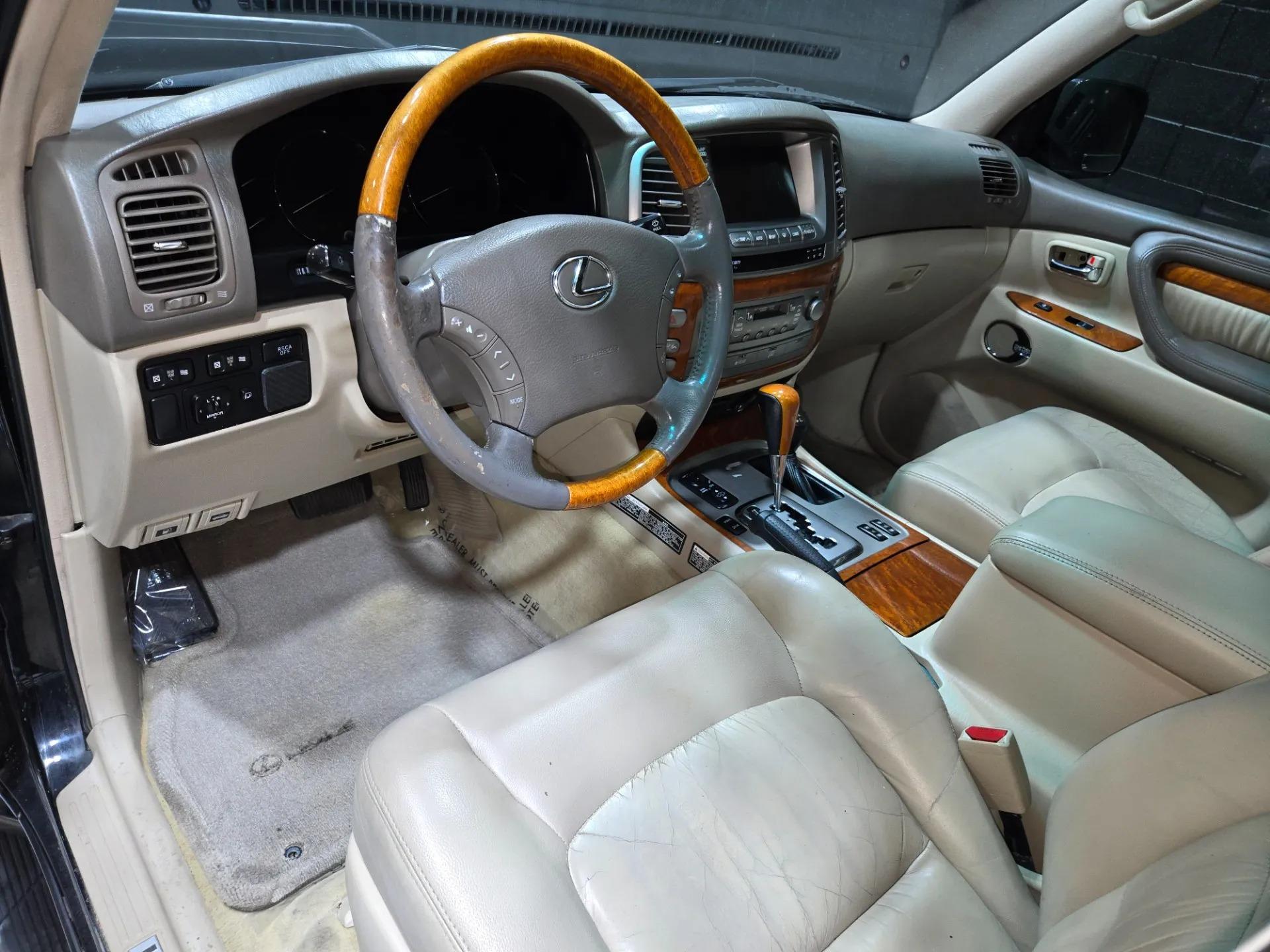 2004 Lexus LX 470