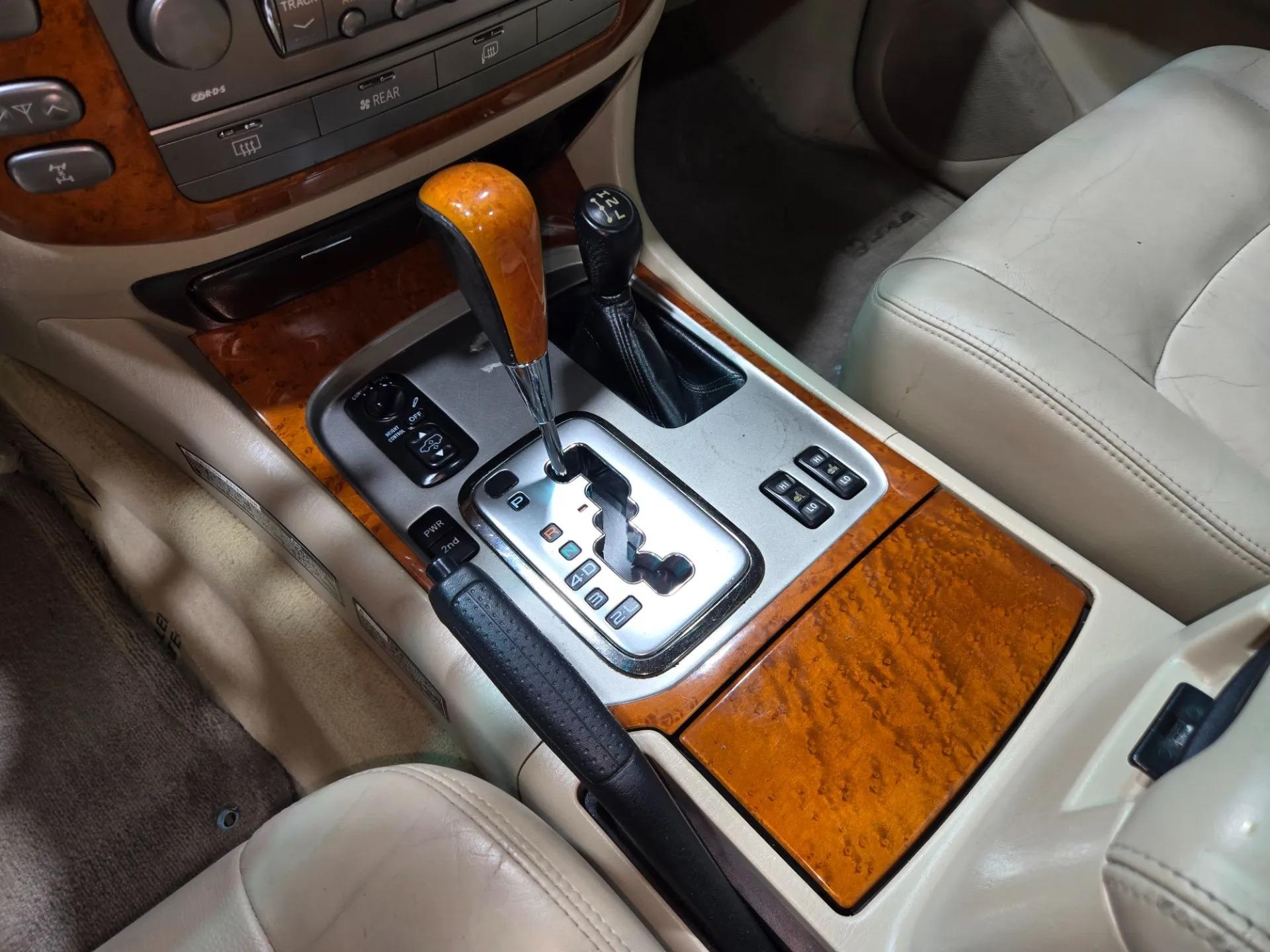2004 Lexus LX 470