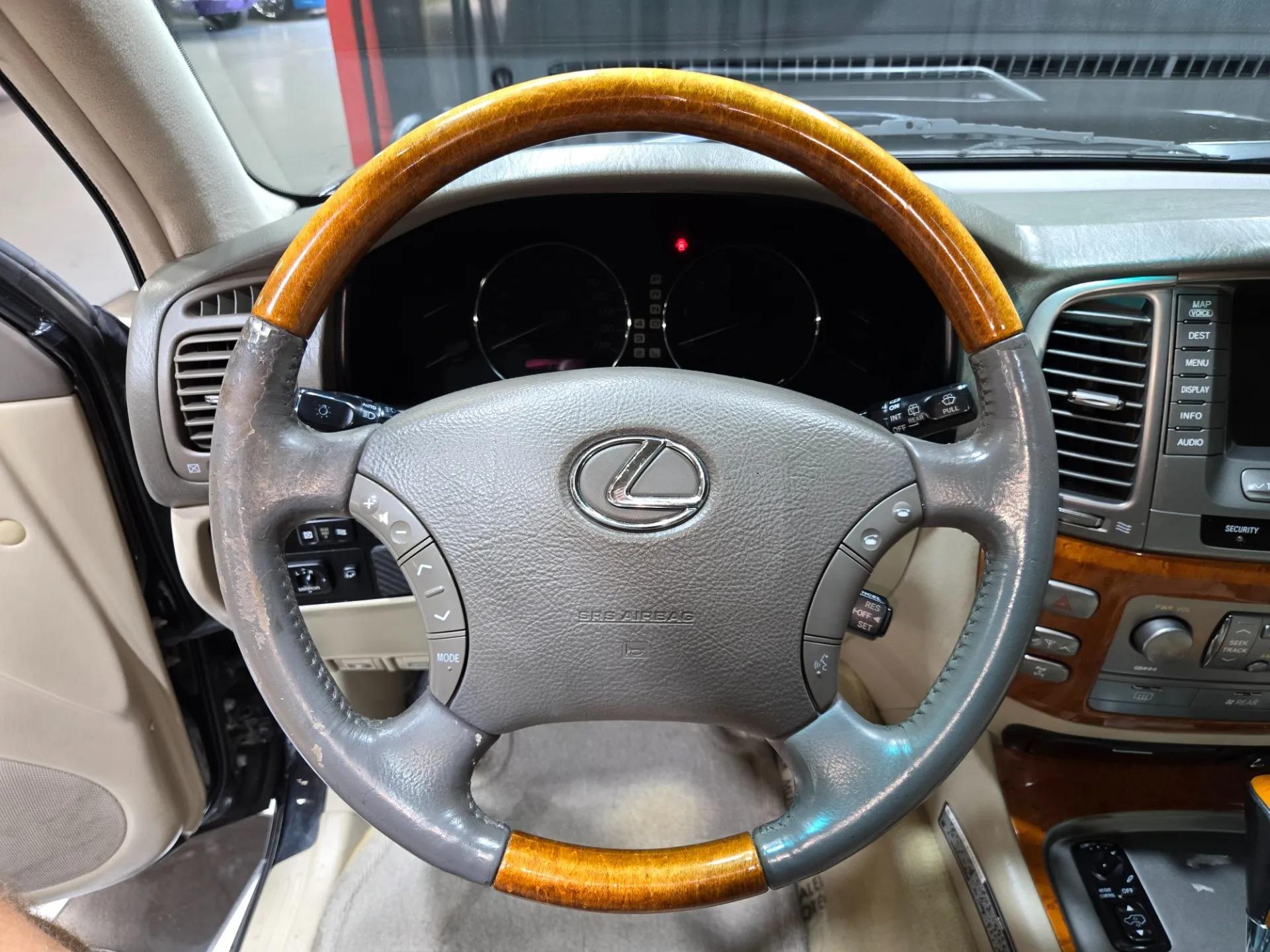 2004 Lexus LX 470