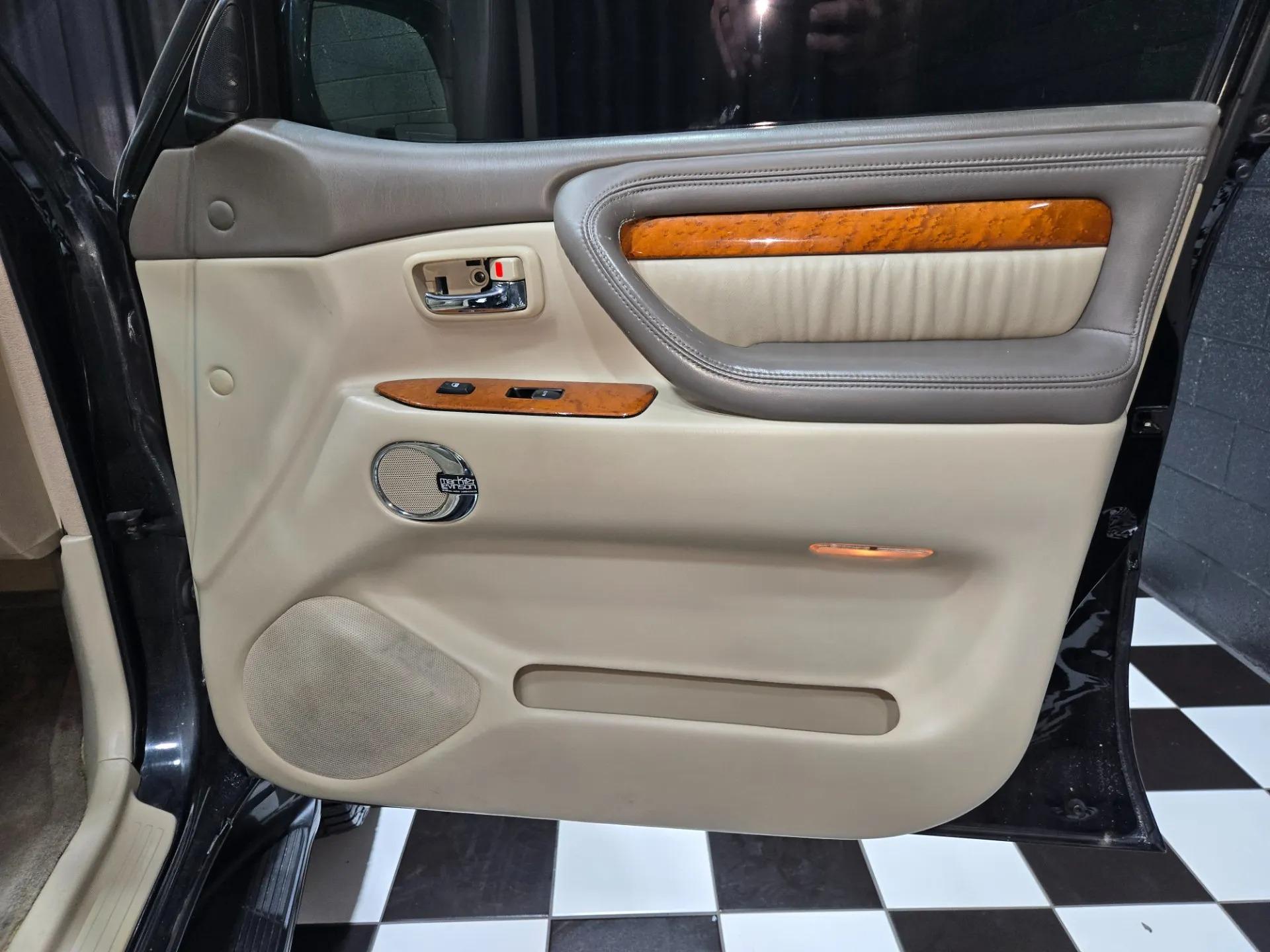 2004 Lexus LX 470