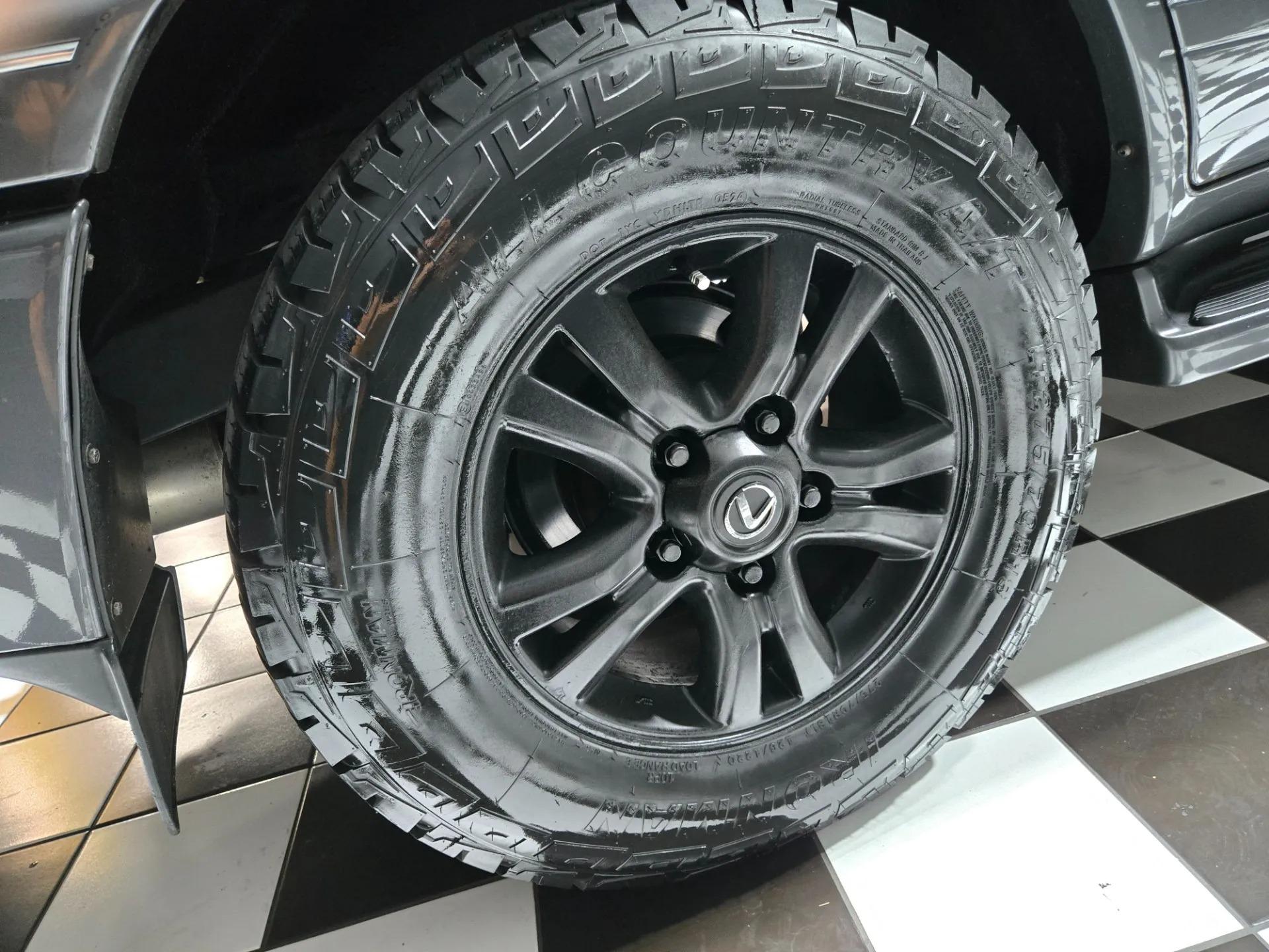 2004 Lexus LX 470