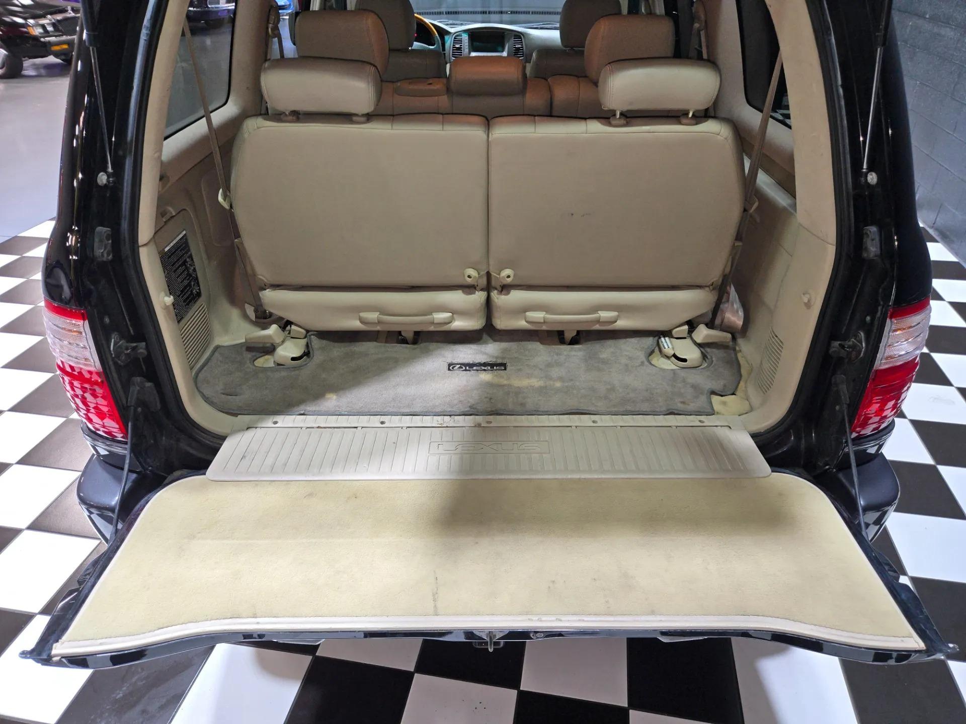 2004 Lexus LX 470