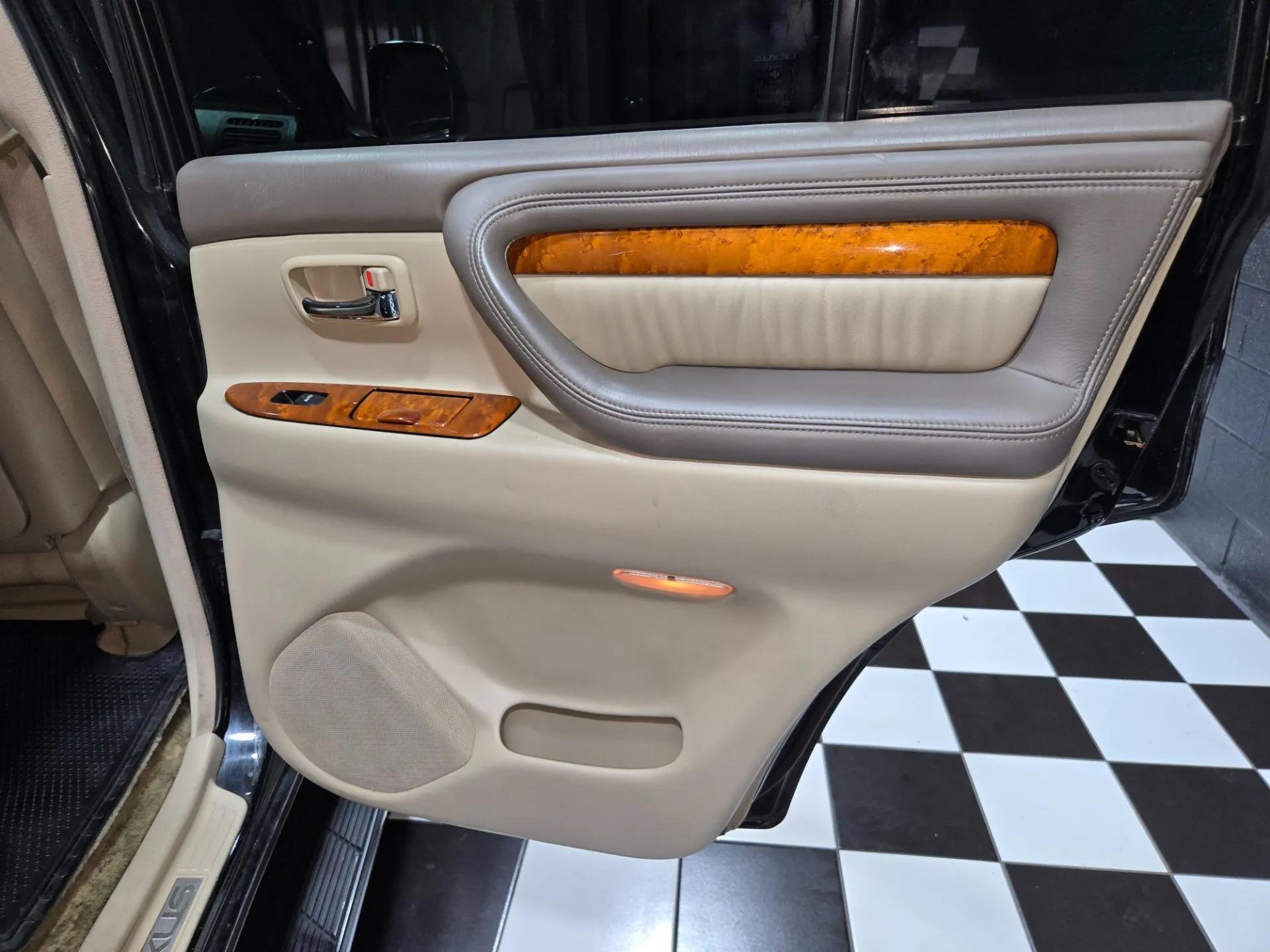2004 Lexus LX 470