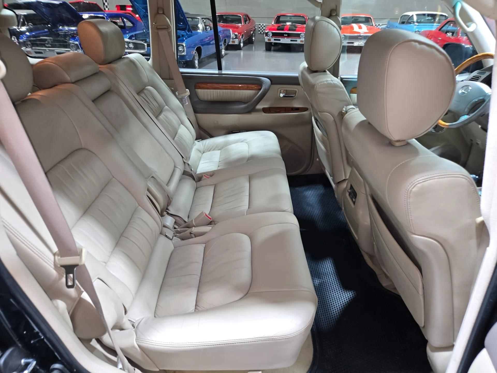 2004 Lexus LX 470